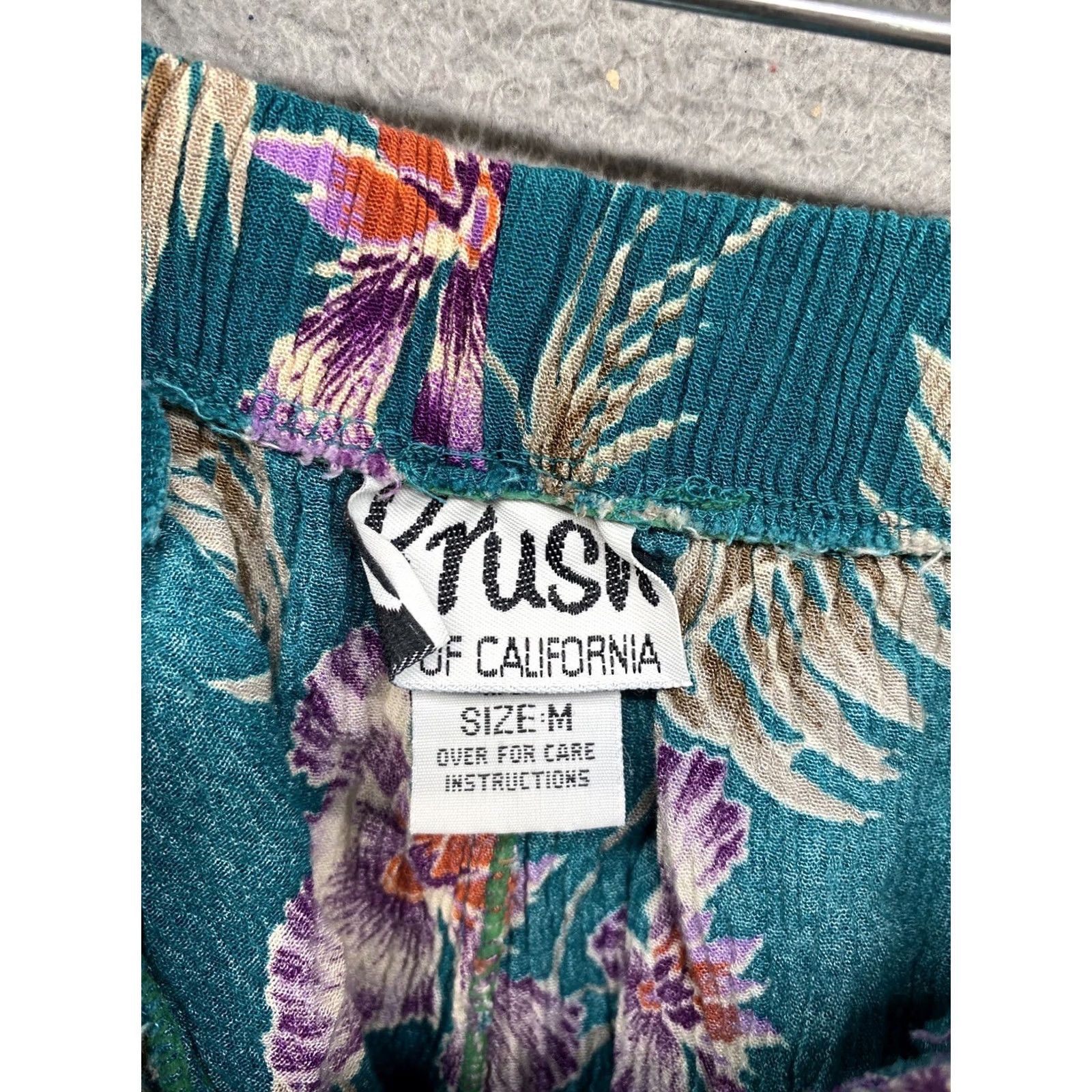 Vintage VINTAGE California Krush Elastic Waist Shorts Womens M Hawaiian Print Beige USA Size 32" / US 10 / IT 46 - 2 Thumbnail