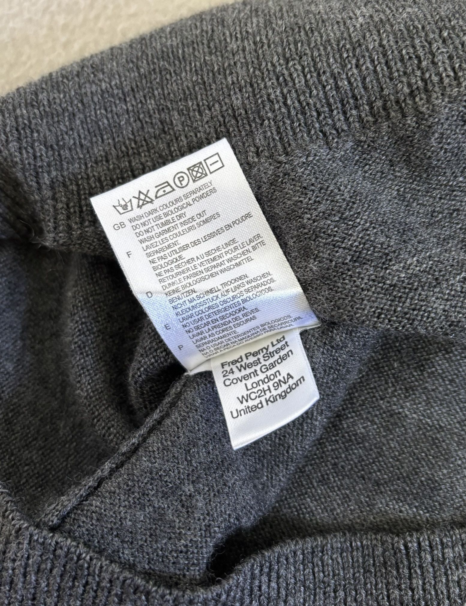 Fred Perry Fred Perry V-neck 100% Wool Sweater Medium Size US M / EU 48-50 / 2 - 12 Thumbnail