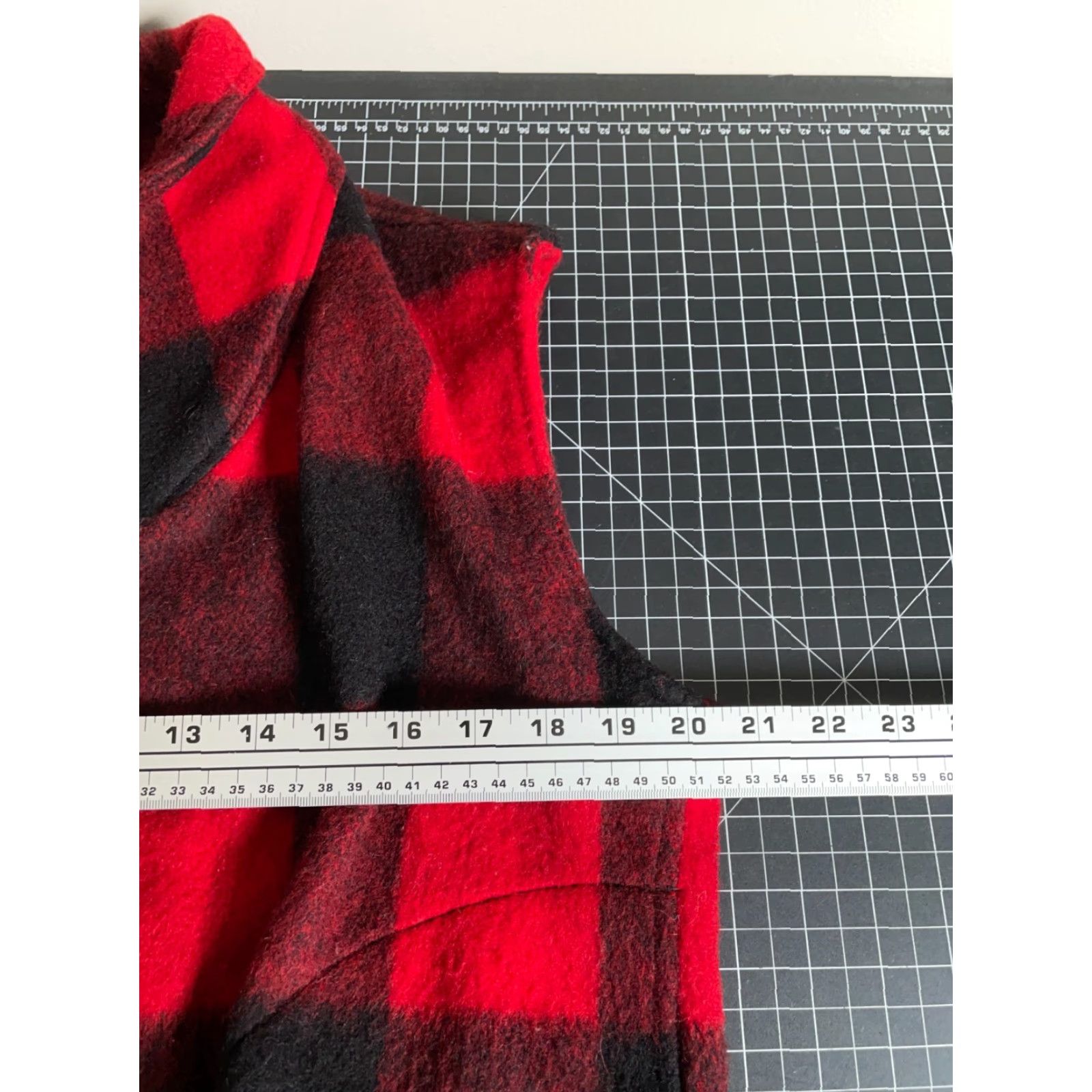 Vintage Woolrich 80s Wool Vest Women's Large Red Black Buffalo Plaid Snap Button USA Tag Wool Vest Size L / US 10 / IT 46 - 5 Thumbnail