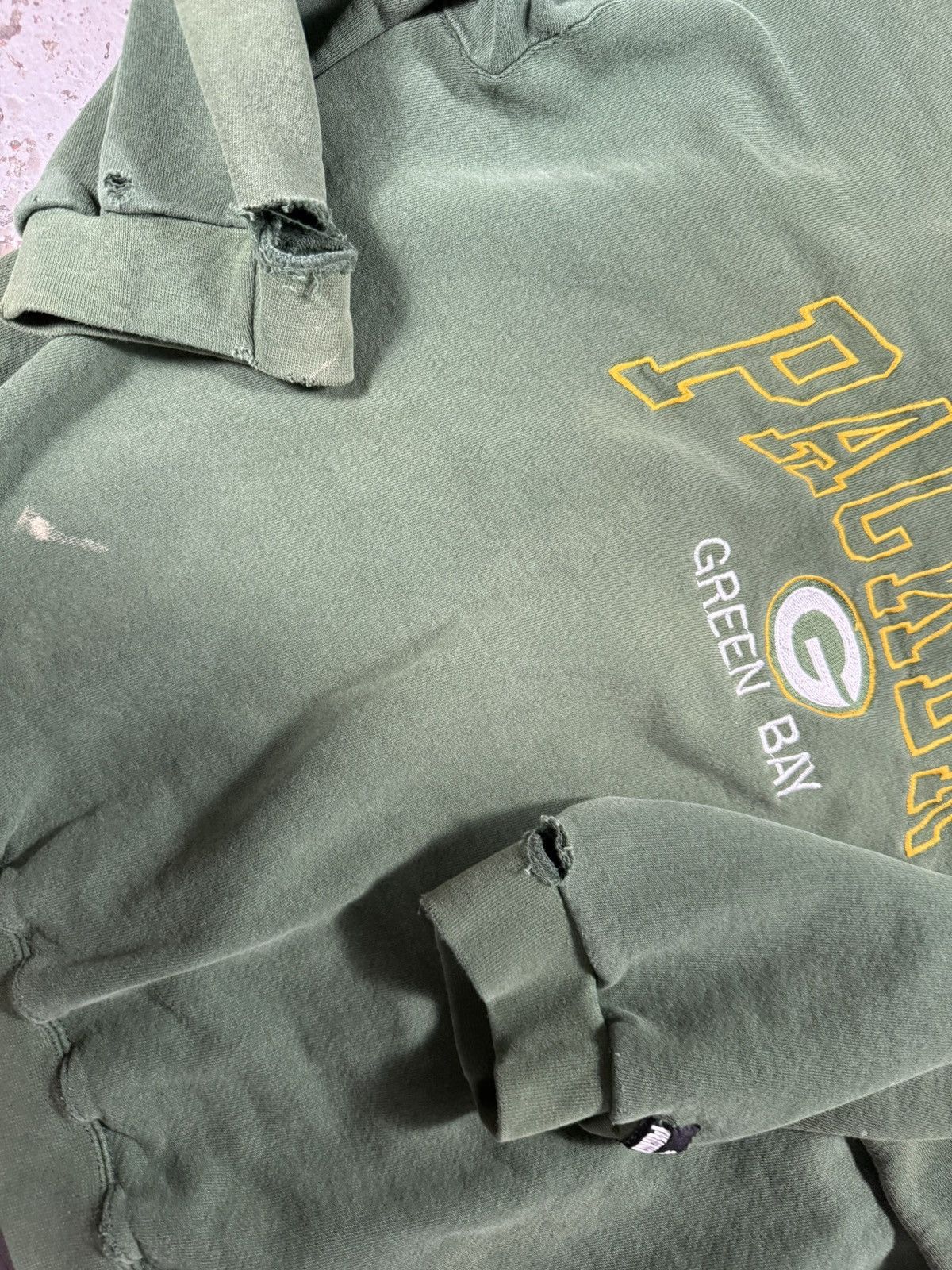 Puma Vintage Thrashed Green Bay Packers Puma Sweater Distressed Size US XL / EU 56 / 4 - 2 Thumbnail