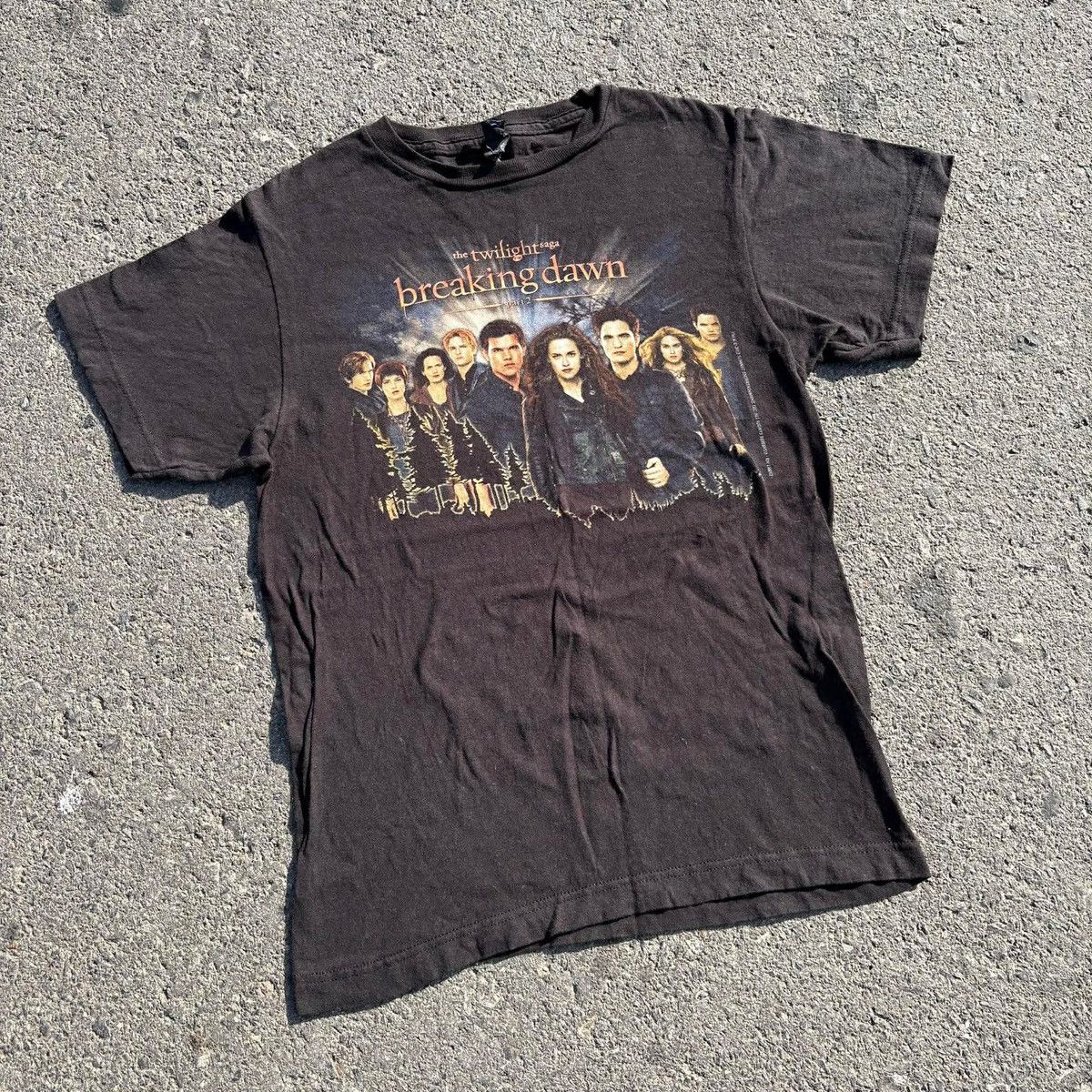 Vintage Vintage The Twilight Saga Breaking Dawn Movie T-Shirt Tultex Size S / US 4 / IT 40 - 6 Thumbnail