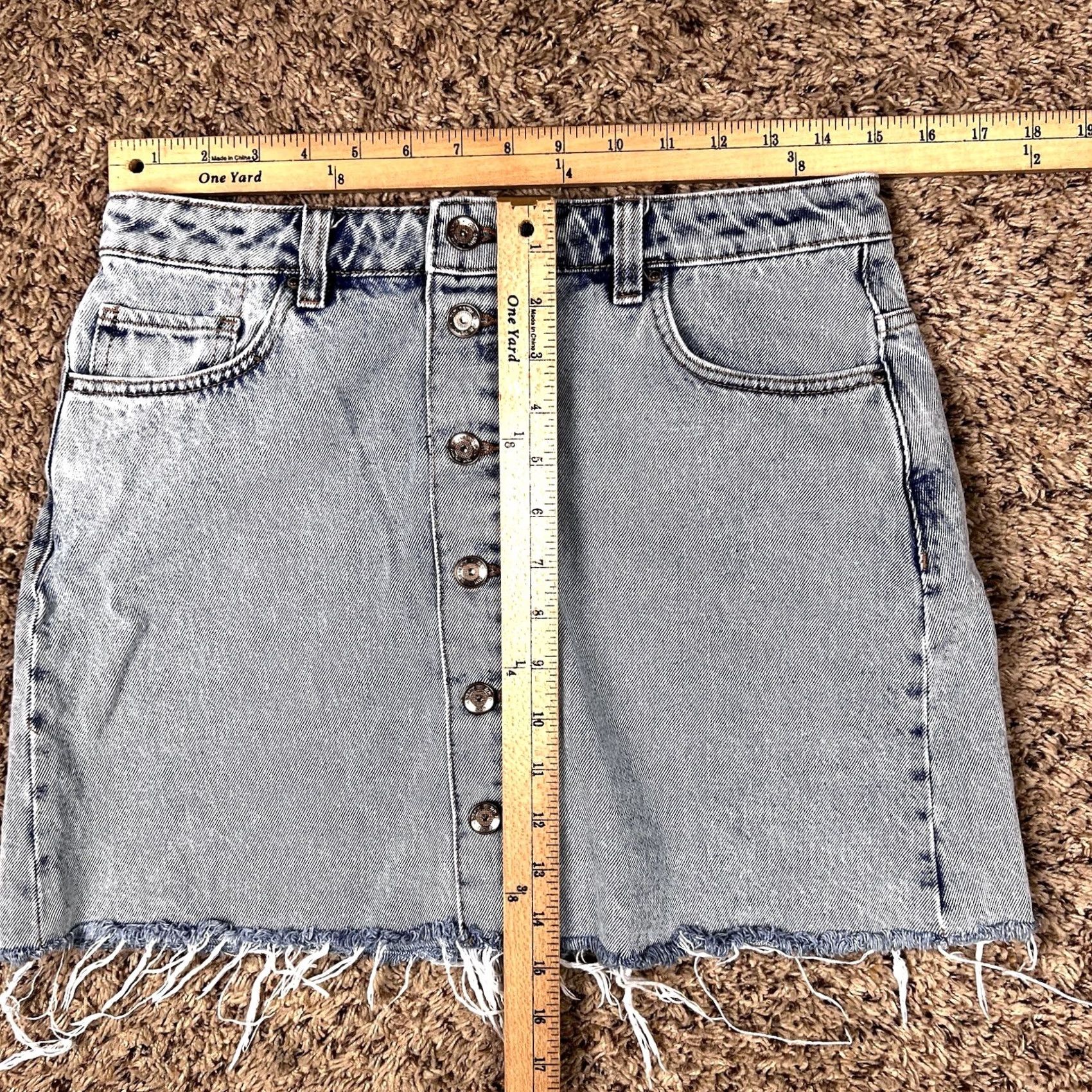 Zara Zara Light Blue Denim Jean Skirt Size Medium Waist 30in Button Up Front Mini, Short, Casual Womens Size 32" / US 10 / IT 46 - 7 Thumbnail