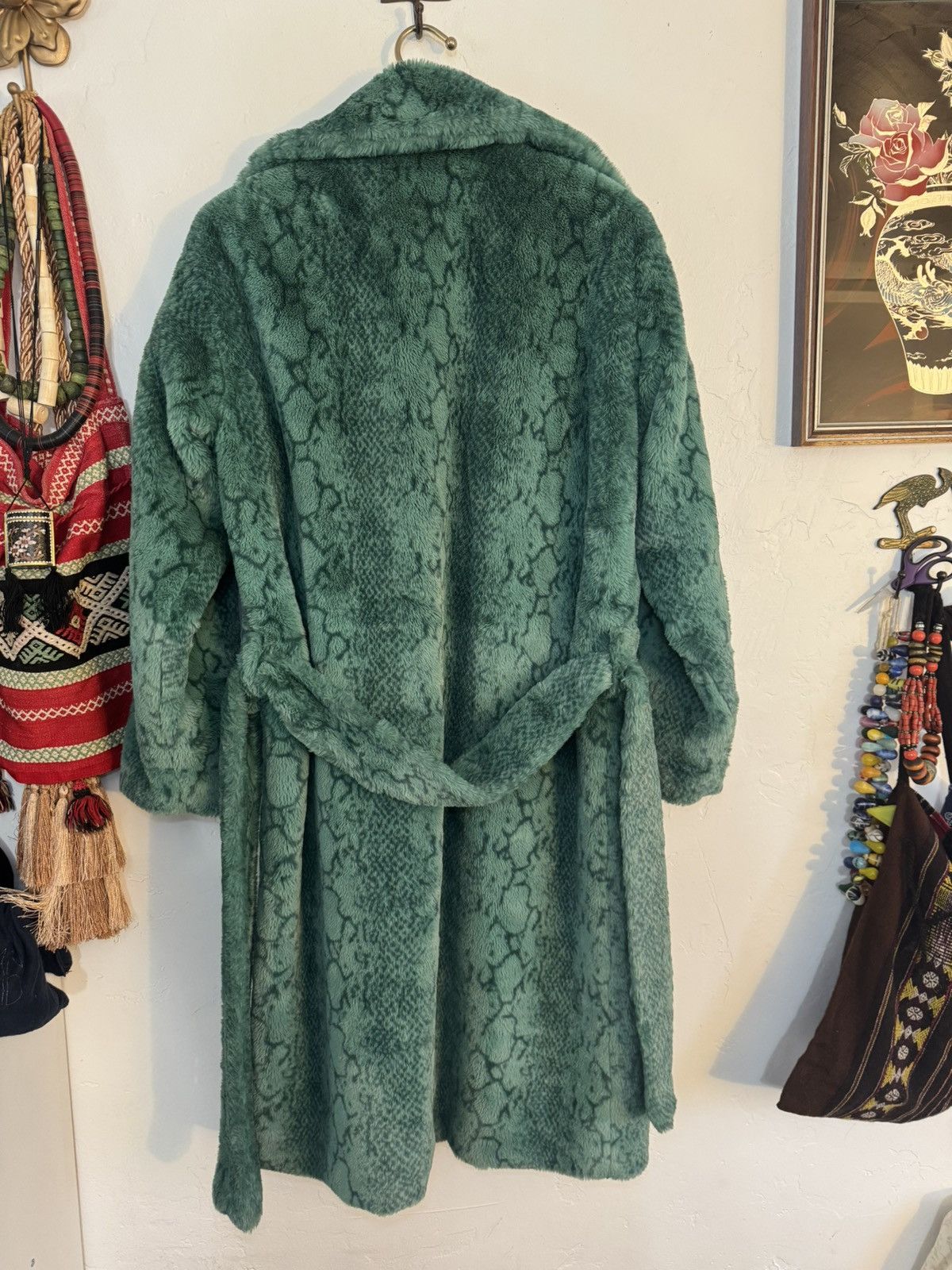 PrettyLittleThing PRETTYLITTLE THING GREEN SNAKE PRINT FAUX FUR COAT SZ 4 EUC Size S / US 4 / IT 40 - 4 Thumbnail