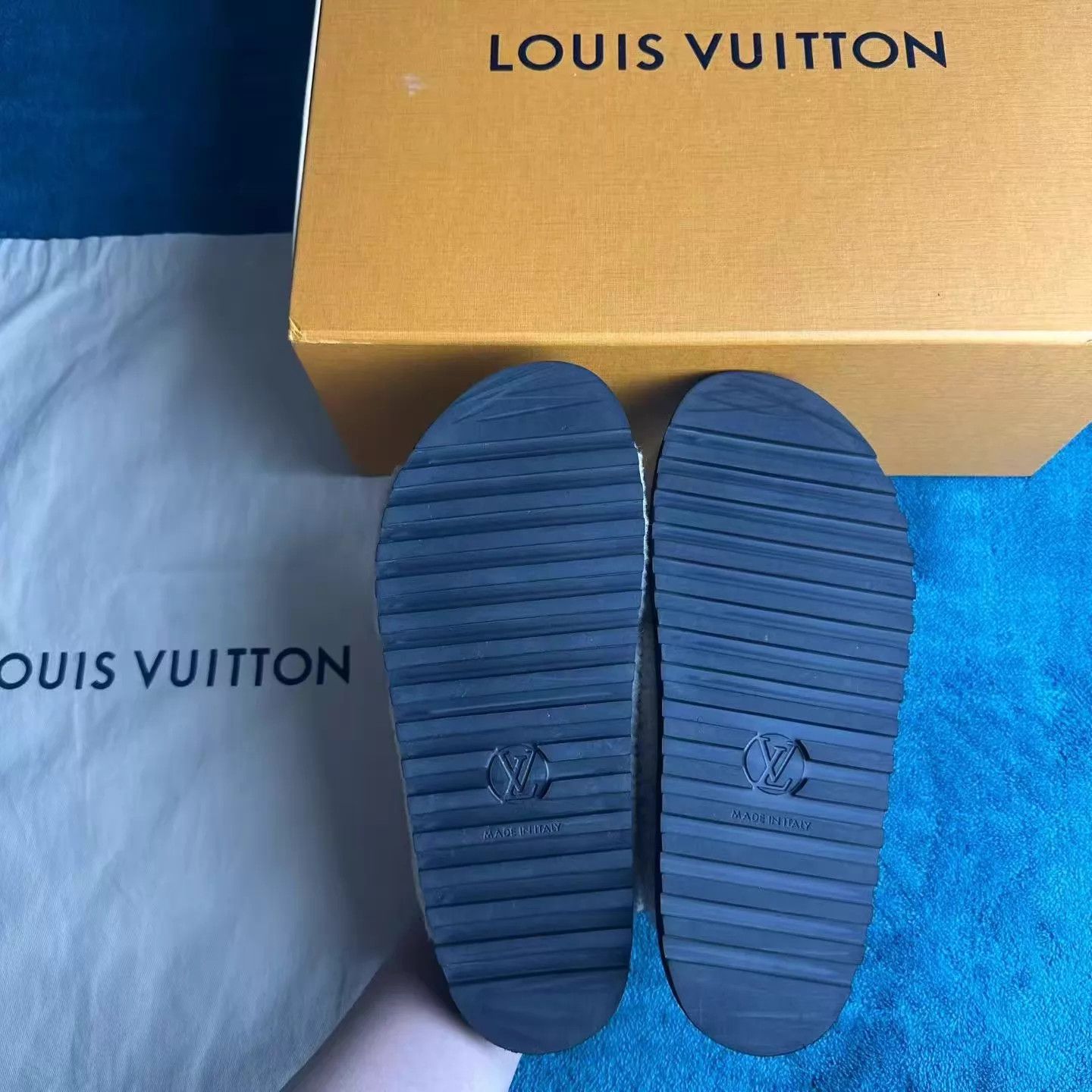 Louis Vuitton LV Paseo Comfort Teddy Fleece Slide Tan 38 Worn Once, Accs Size US 7.5 / IT 37.5 - 5 Thumbnail