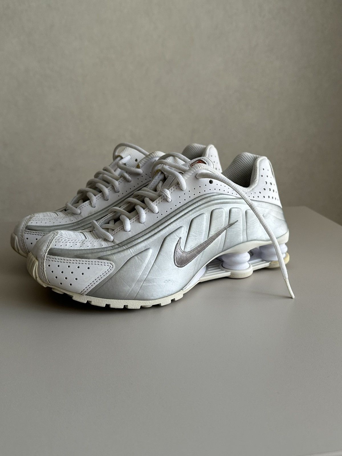 Japanese Brand Nike shox R4 metallic white Size US 5.5 / EU 38 - 13 Thumbnail
