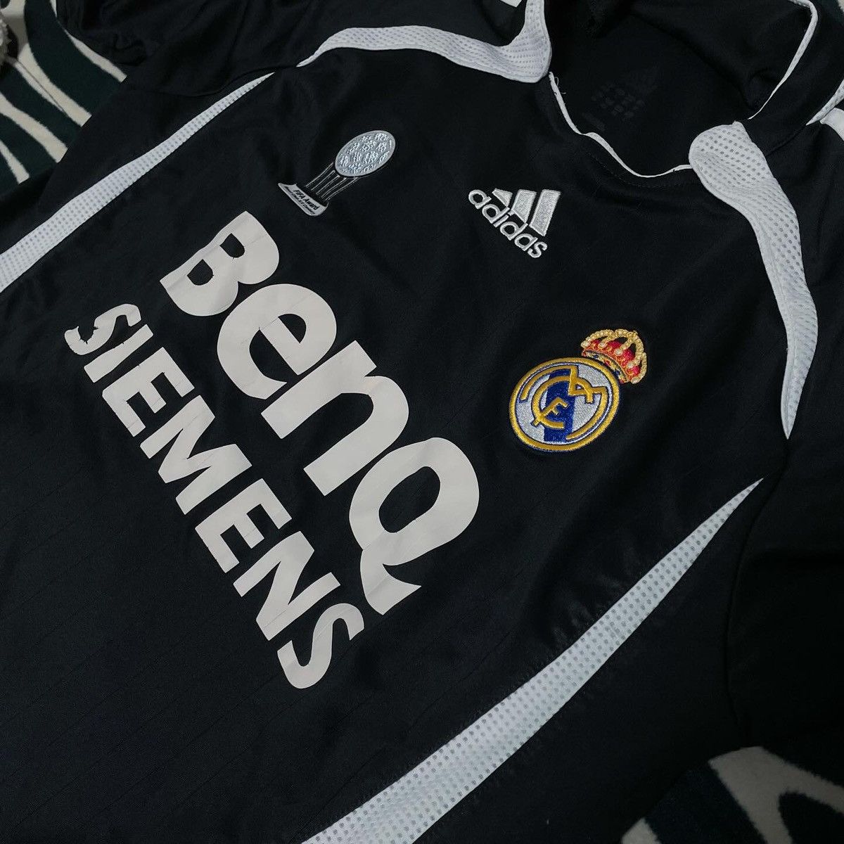 Adidas × Vintage 2006/07 Adidas Real Madrid FIFA Award Away Soccer Jersey Size US S / EU 44-46 / 1 - 4 Thumbnail