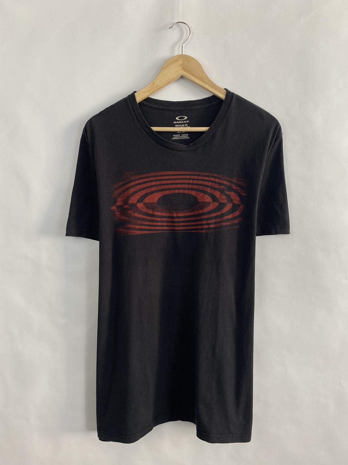 Oakley × Vintage 🇺🇸 Vintage Y2K Oakley Big Logo T-Shirt Rare Retro Hype Size US XL / EU 56 / 4 - 2 Thumbnail