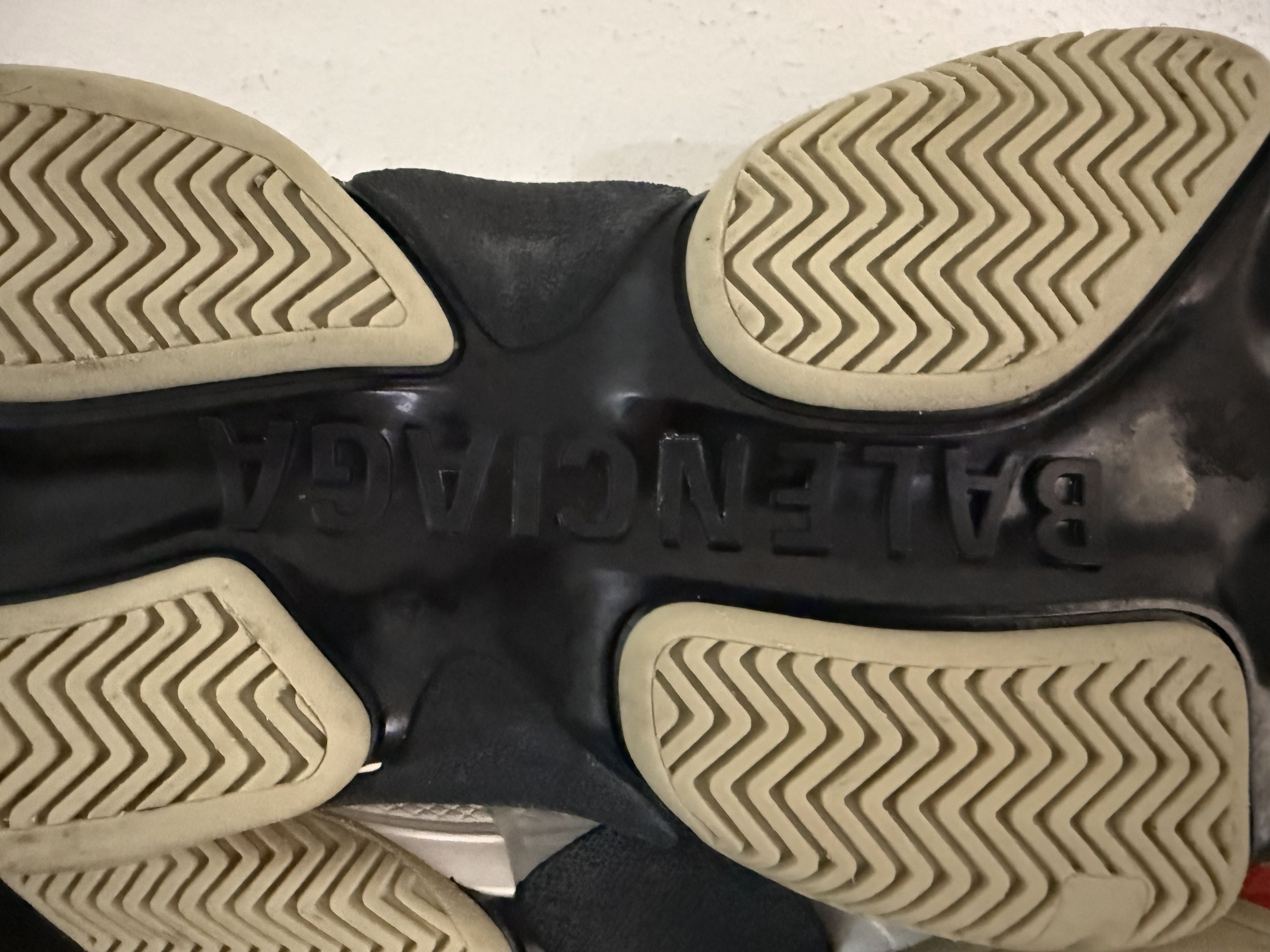 Balenciaga Balenciaga Triple S Sneakers Size US 8 / EU 41 - 14 Thumbnail
