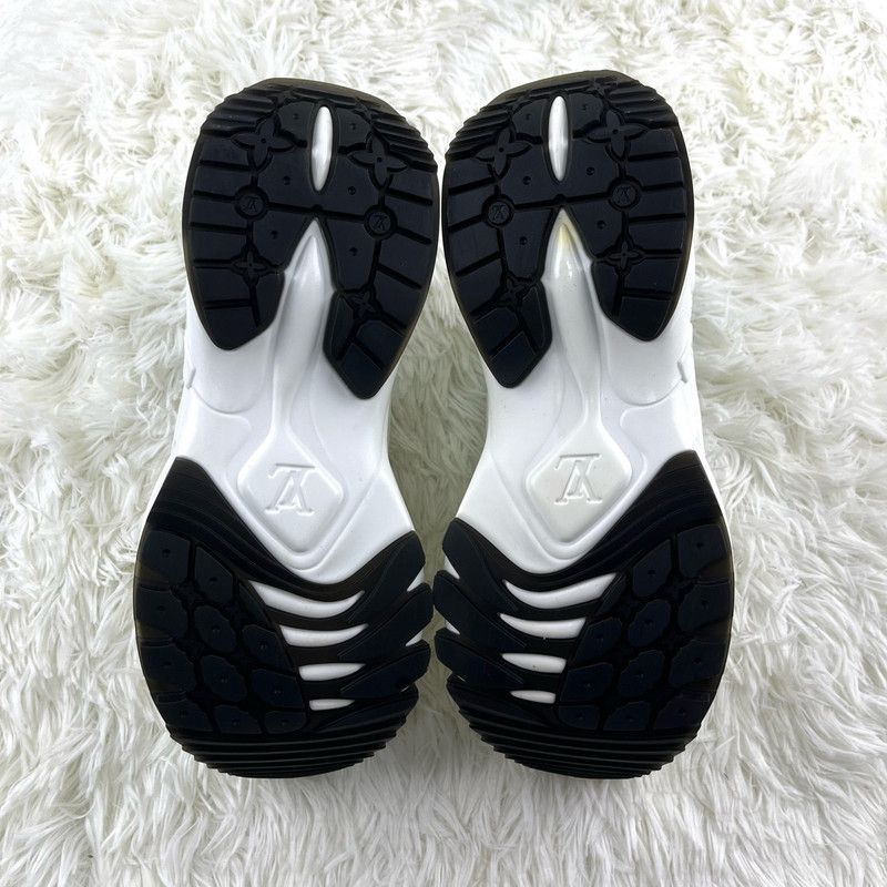 Louis Vuitton Louis Vuitton Run 55 Low Top Sneakers for Women -2508 Size US 5 / IT 35 - 4 Thumbnail