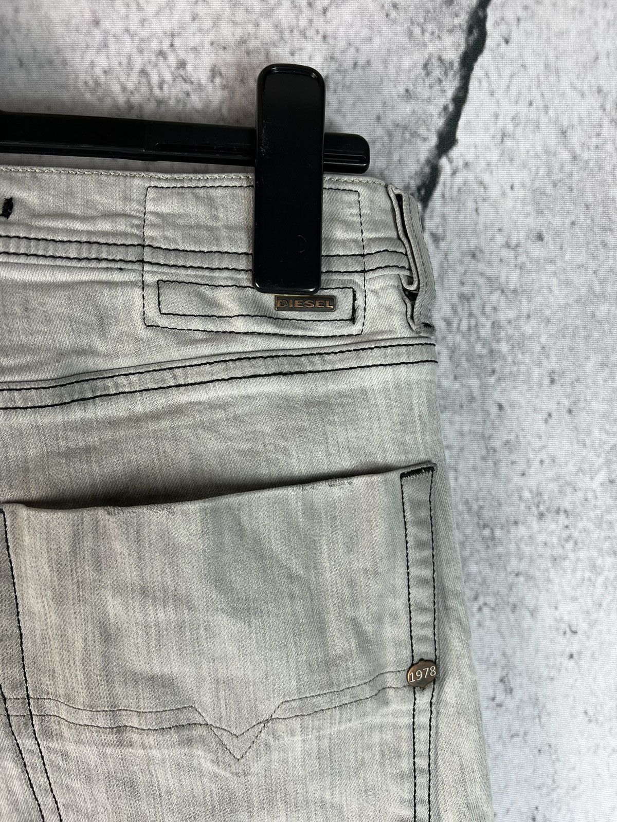 Diesel TEPPHAR W30/L32 Ripped Slim-Carrot Fit Jeans 19349 Size US 30 / EU 46 - 6 Thumbnail