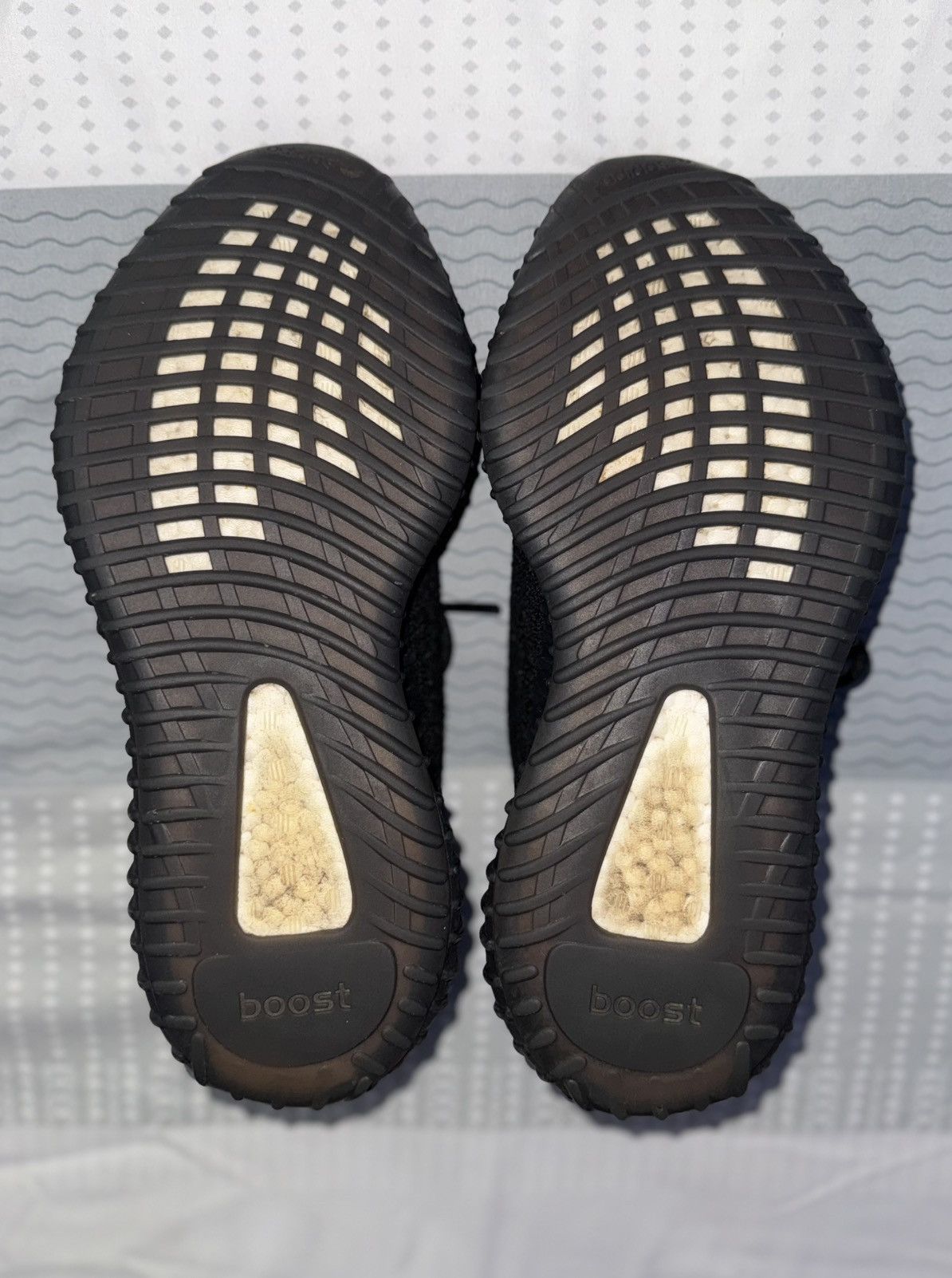 Yeezy YEEZY BOOST 350 CORE GREEN V2 Size US 9 / EU 42 - 10 Thumbnail