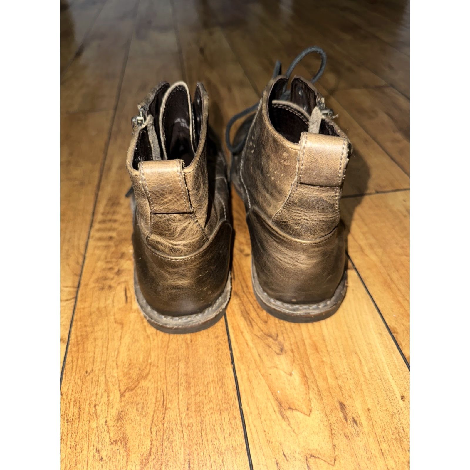 John Varvatos VINTAGE John Varvatos USA Men’s Brown Leather Chelsea Ankle Boots 10.5 Mens Zip Leather Outsole USA Theme brown Chelsea Boots 10.5 Mens Size US 11 / EU 44 - 3 Thumbnail