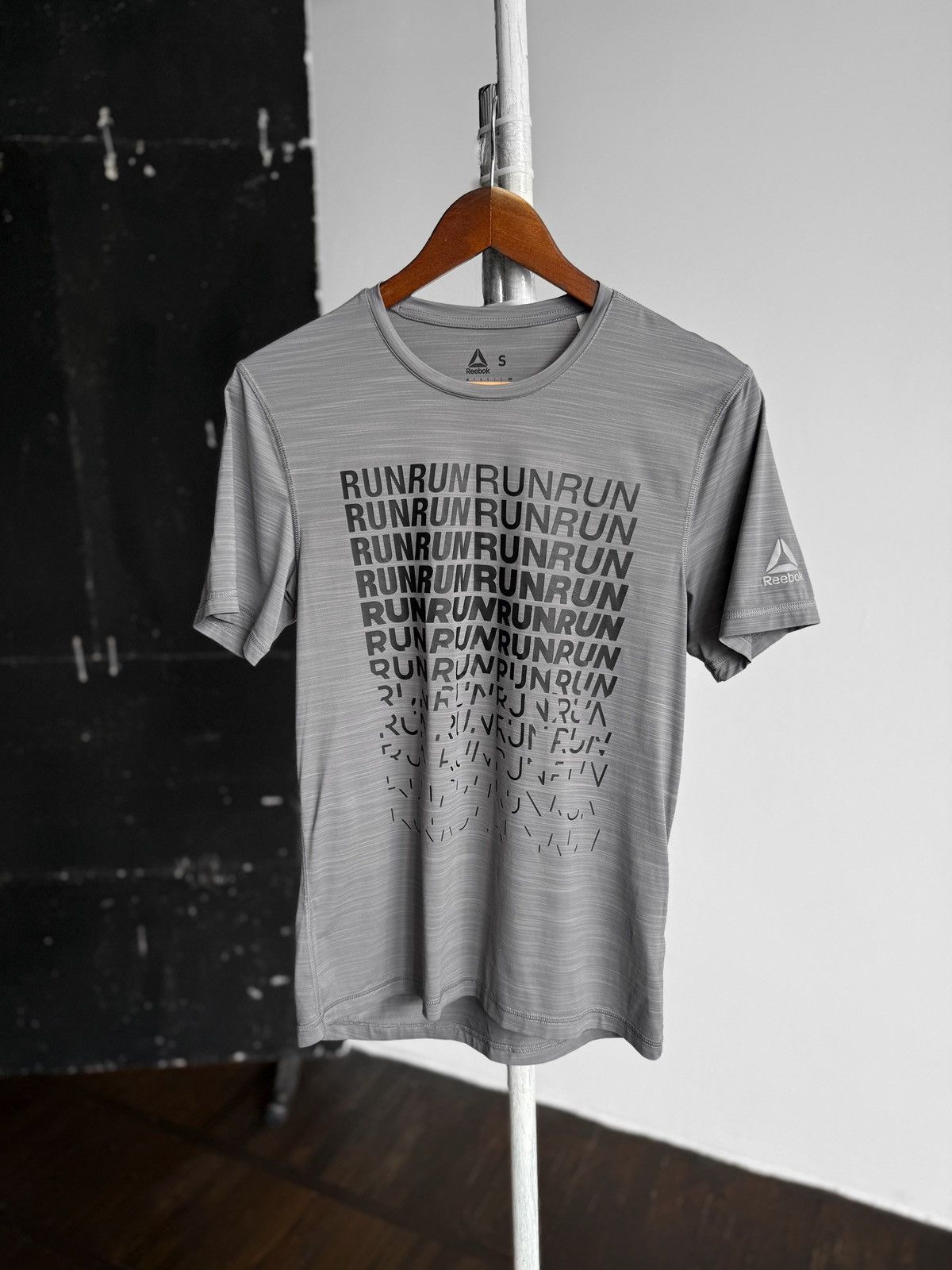 Reebok Reebok ACTIVCHILL Mens Gray Running Short Sleeve T-Shirt Size US S / EU 44-46 / 1 - 1 Thumbnail
