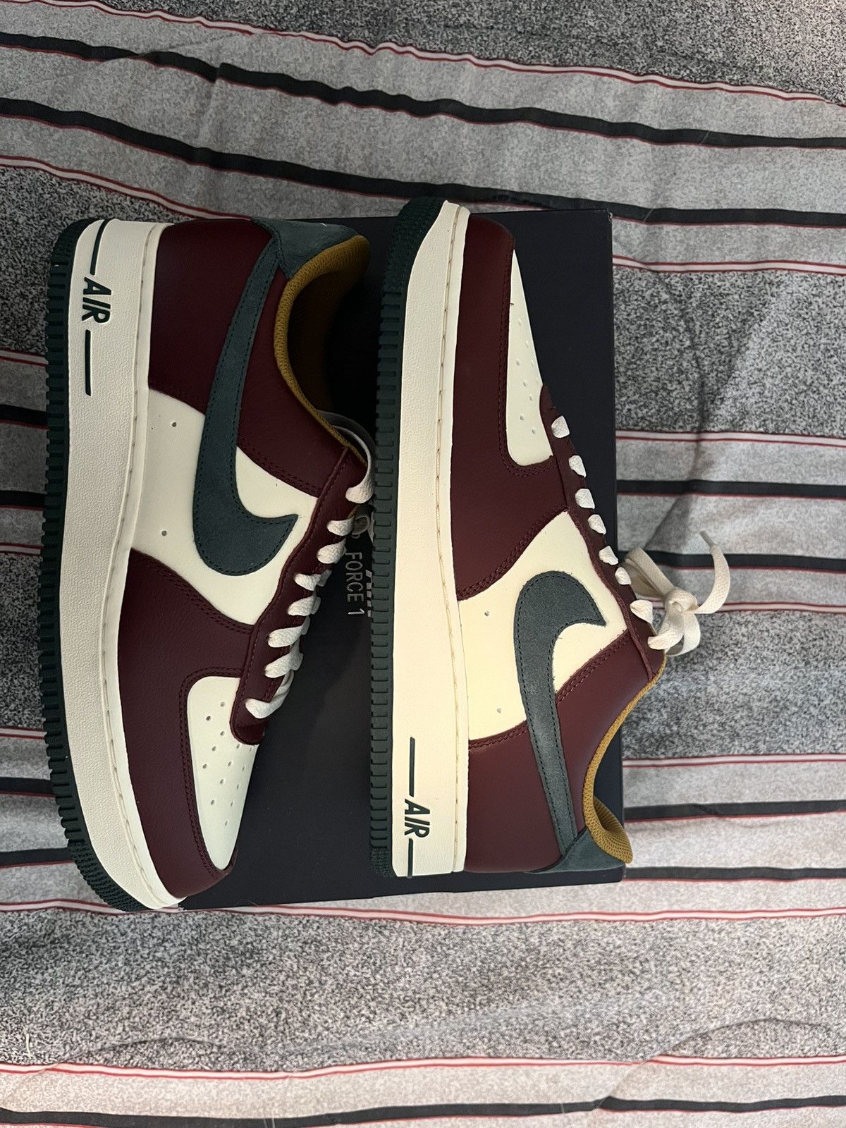 Nike Nike Air Force 1 ‘07 LV8 Size US 10 / EU 43 - 2 Thumbnail