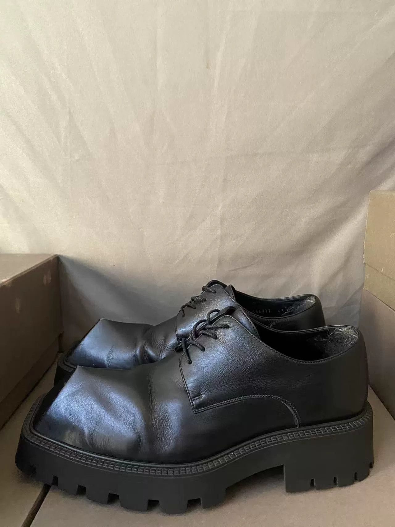 Balenciaga Balenciaga Lowtop Sneakers 43 Men Size US 10 / EU 43 - 1 Thumbnail