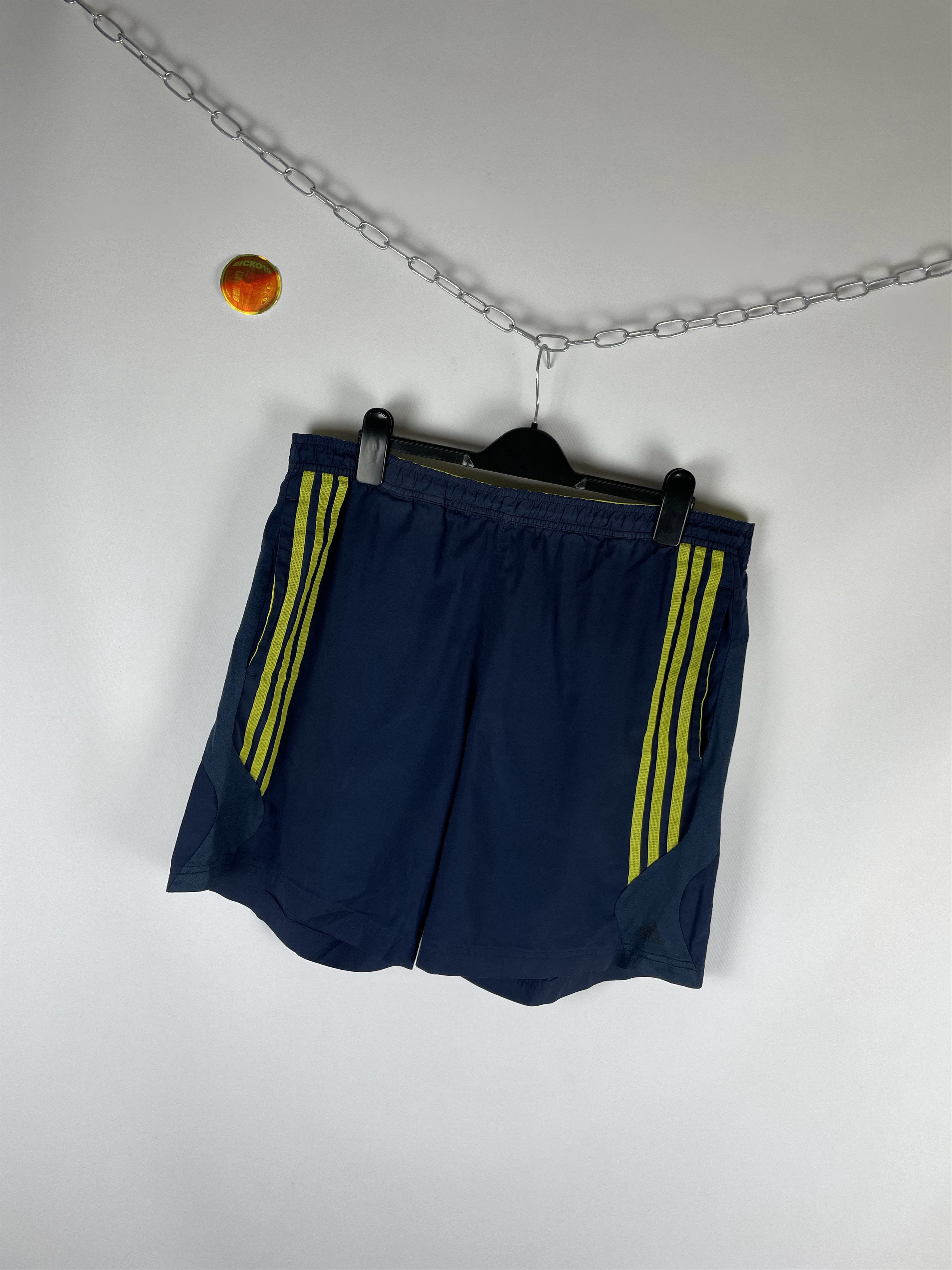 Adidas Vintage Adidas Shorts Y2k Size US 34 / EU 50 - 2 Thumbnail