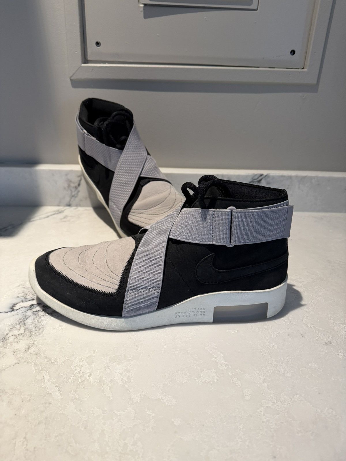 Fear of God × Nike Nike x Fear of god Raid Friends and family Size US 10.5 / EU 43-44 - 1 Thumbnail