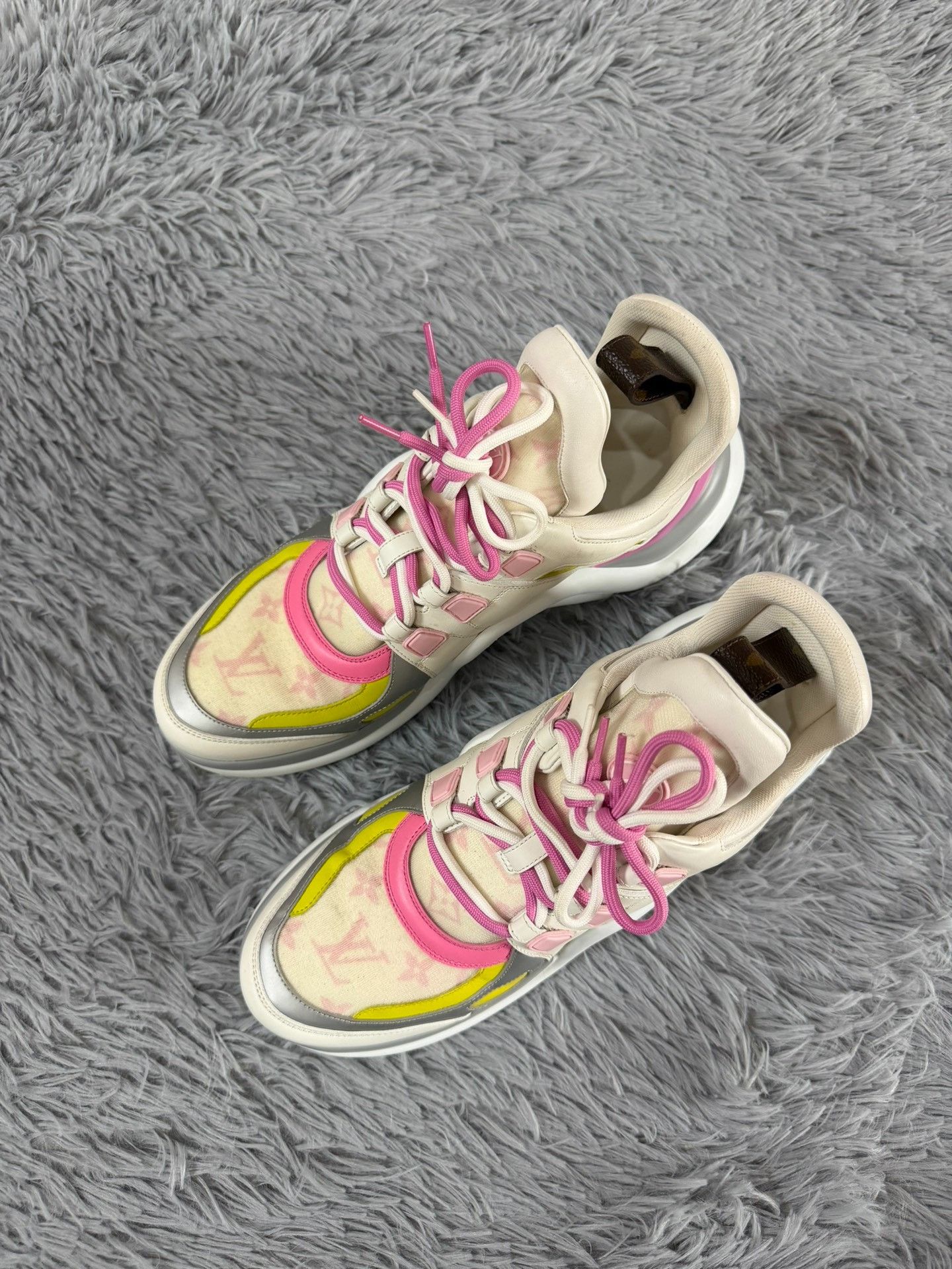 Louis Vuitton Louis Vuitton Pink Lowtop Sneakers 9 Men Size US 9 / EU 42 - 1 Thumbnail