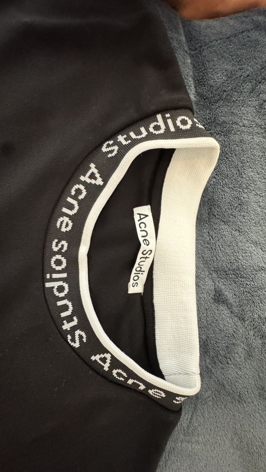 Acne Studios Acne Studios Logo Collar T-Shirt – Black Size US M / EU 48-50 / 2 - 2 Thumbnail
