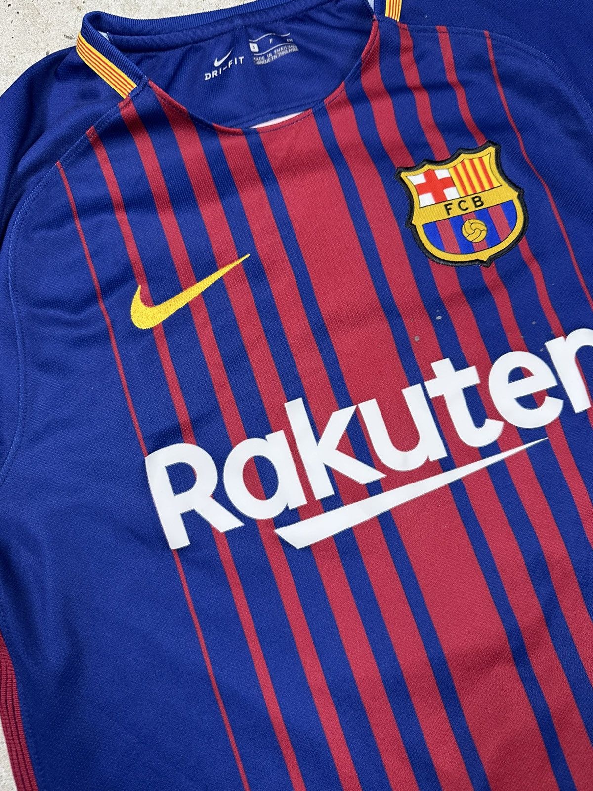 Nike Nike x FC Barcelona 2017/2018 Home Suarez #9 Jersey Size US S / EU 44-46 / 1 - 6 Thumbnail