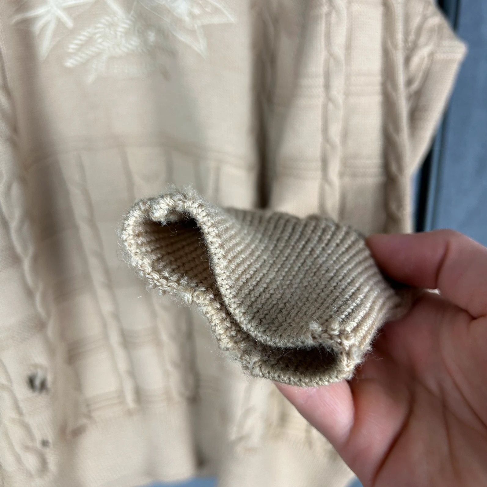 Burberry Burberrys knitwear vintage 90s beige big logo haft spellout Size US L / EU 52-54 / 3 - 8 Thumbnail