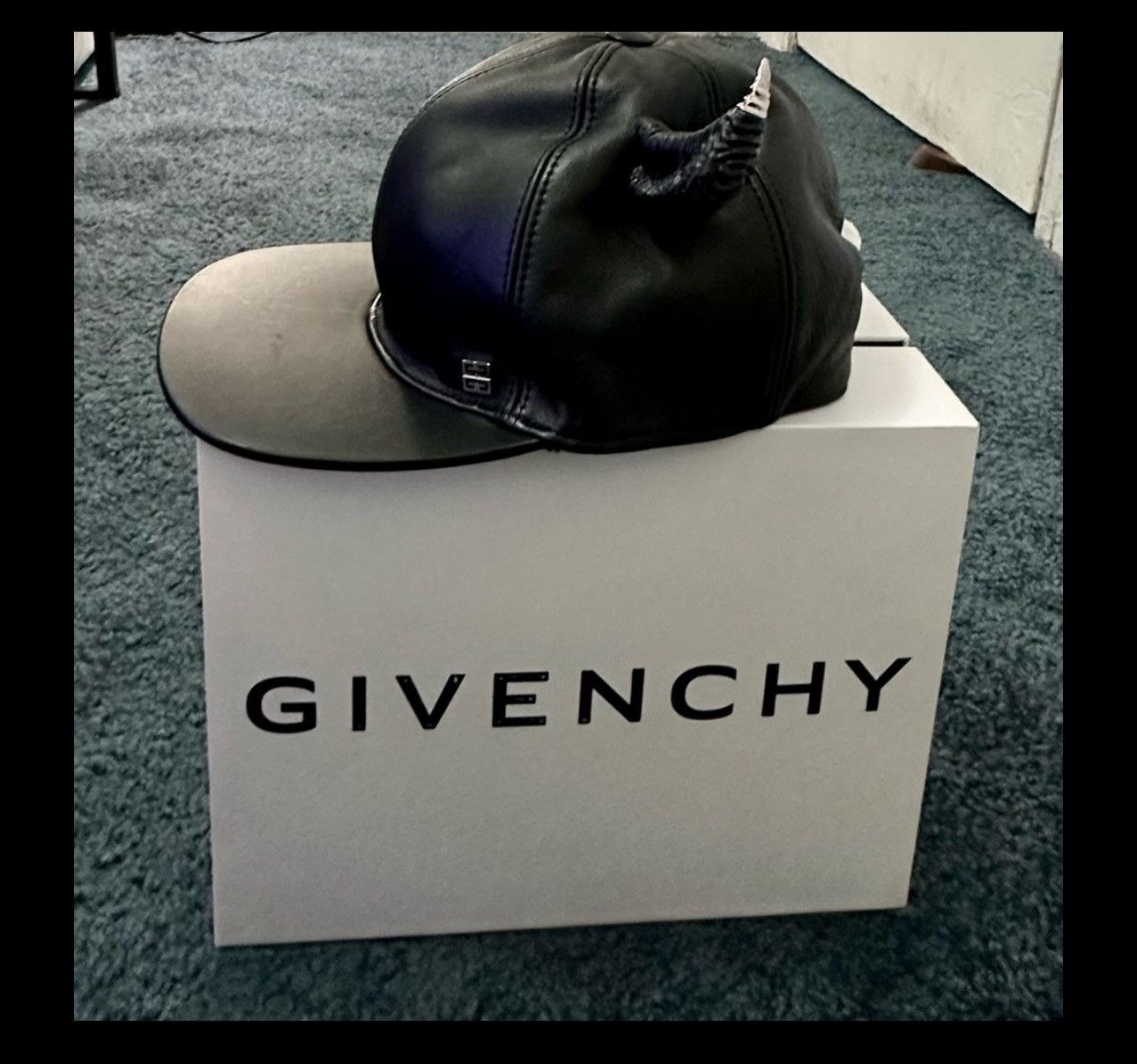 Givenchy 🔥AMAZING🔥 Givenchy Leather Cap w/Horns Size ONE SIZE - 3 Thumbnail