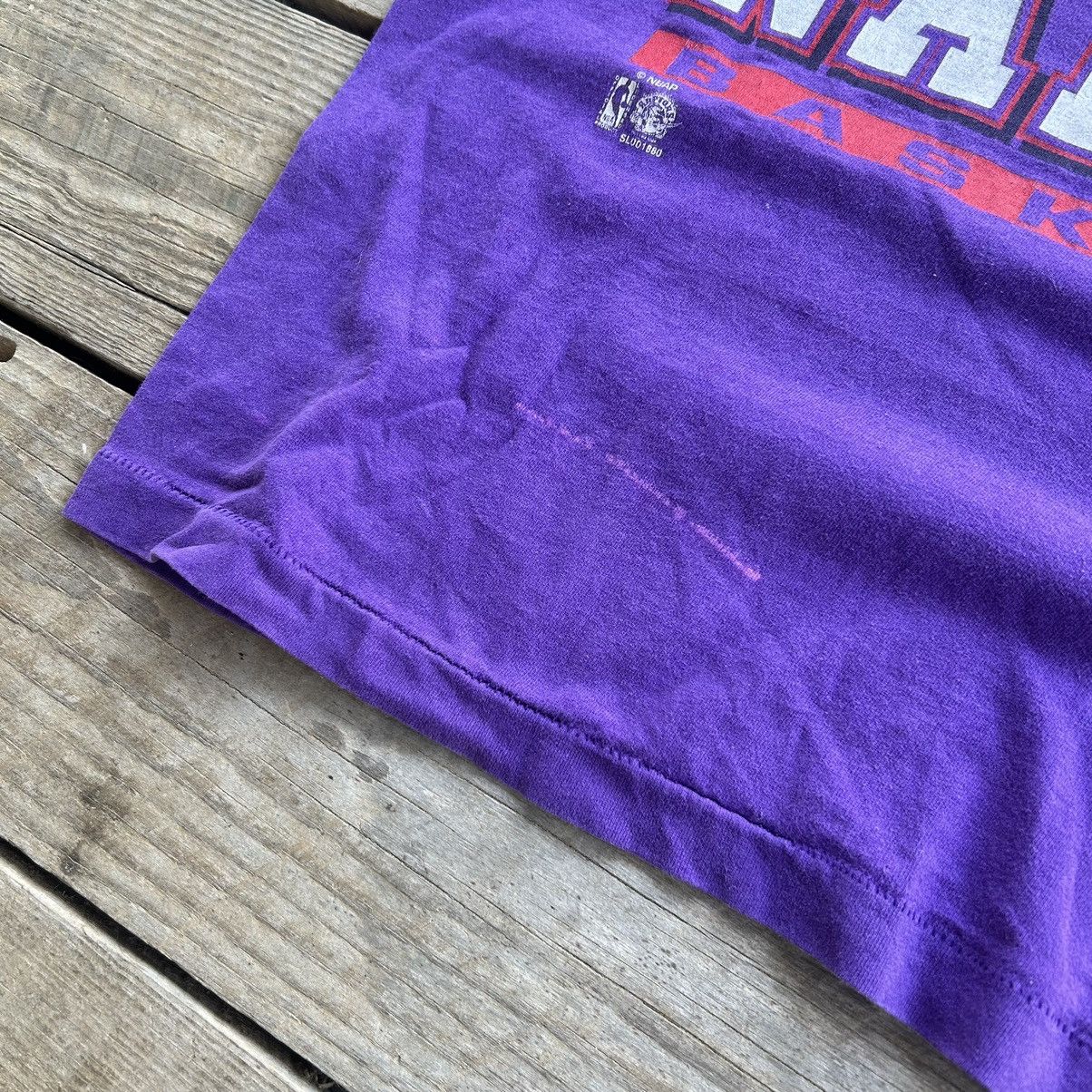 Salem Sportswear Vintage 90s Toronto Raptors NBA Salem Sportswear T Shirt Size US L / EU 52-54 / 3 - 3 Thumbnail