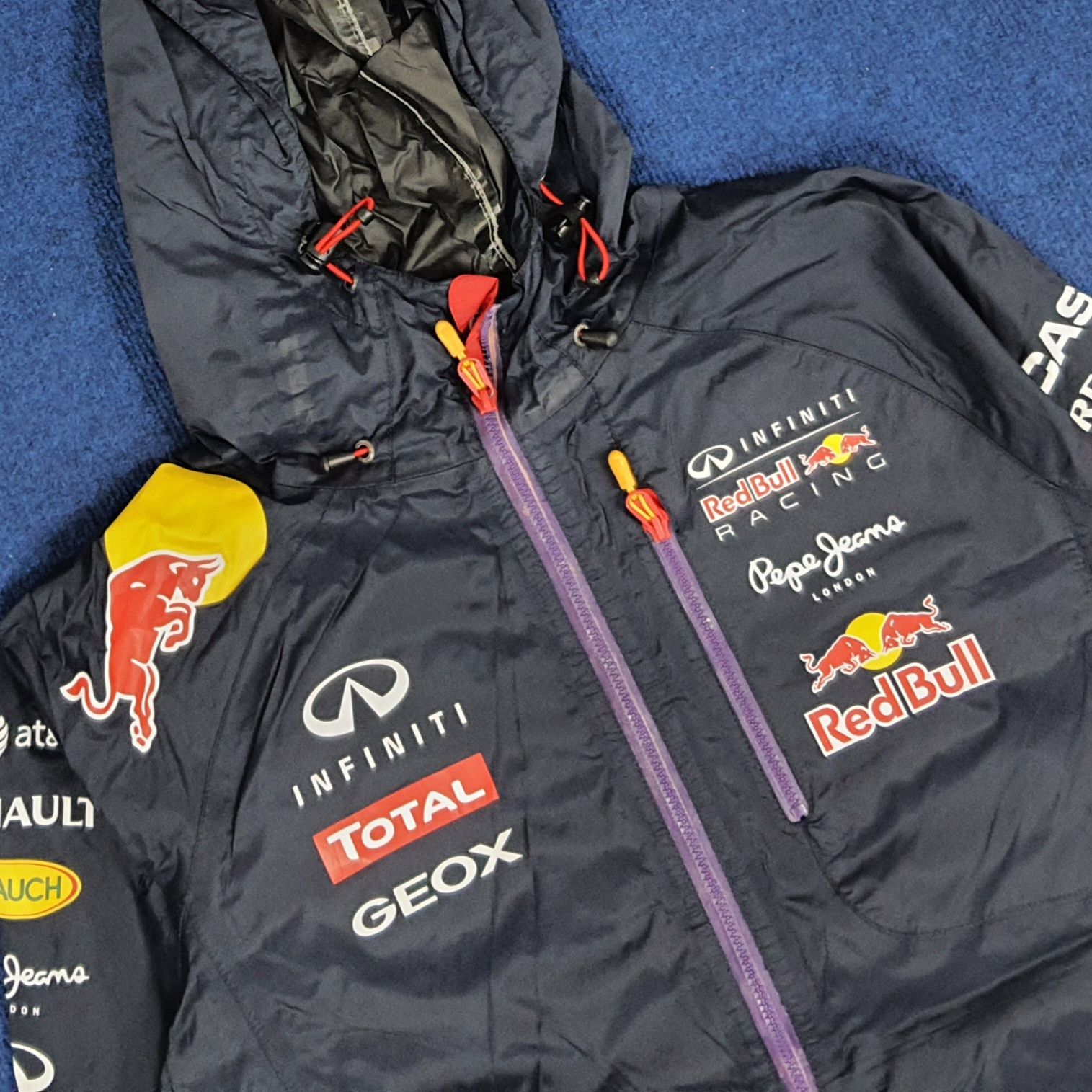 Pepe Jeans × Red Bull × Vintage Vintage Red Bull Pepe Jeans Rain Coat Hoodie Jacket Size US L / EU 52-54 / 3 - 3 Thumbnail
