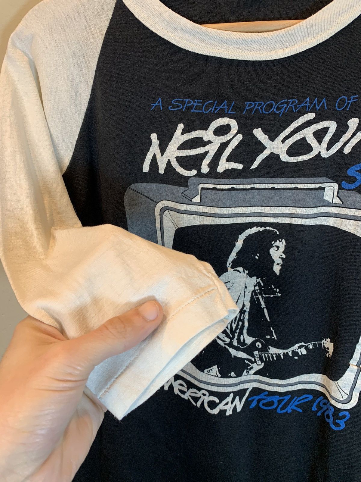 Band Tees RARE* Vintage 1983 Neil Young Solo Tour Single Stitch Raglan Size US L / EU 52-54 / 3 - 5 Thumbnail