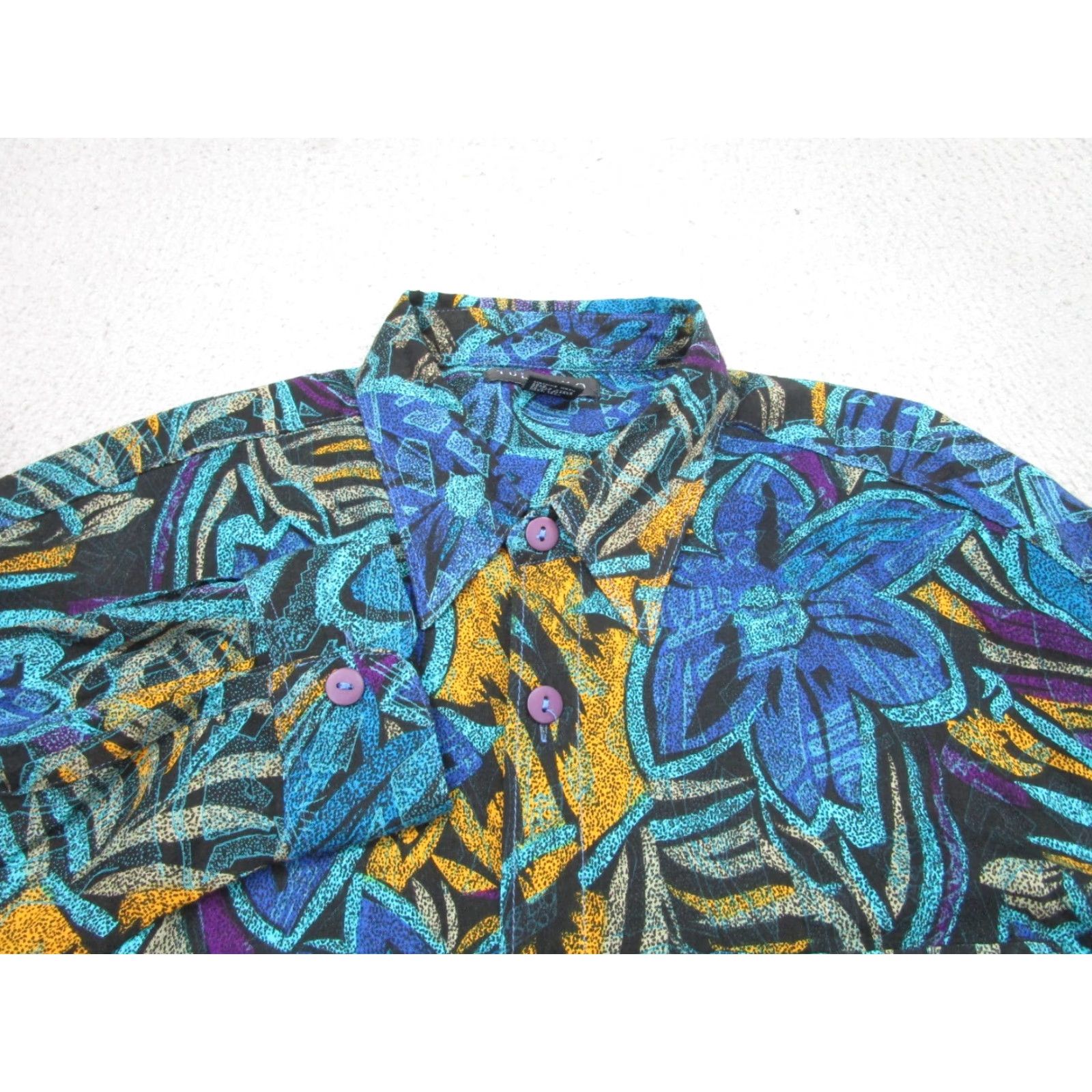Vintage VINTAGE Tulliano Shirt Men Blue Floral All-Over 90s 90s Weave Button-Up L Adult Regular Size L Blue Floral Pattern Mens Shirt Size US L / EU 52-54 / 3 - 3 Thumbnail