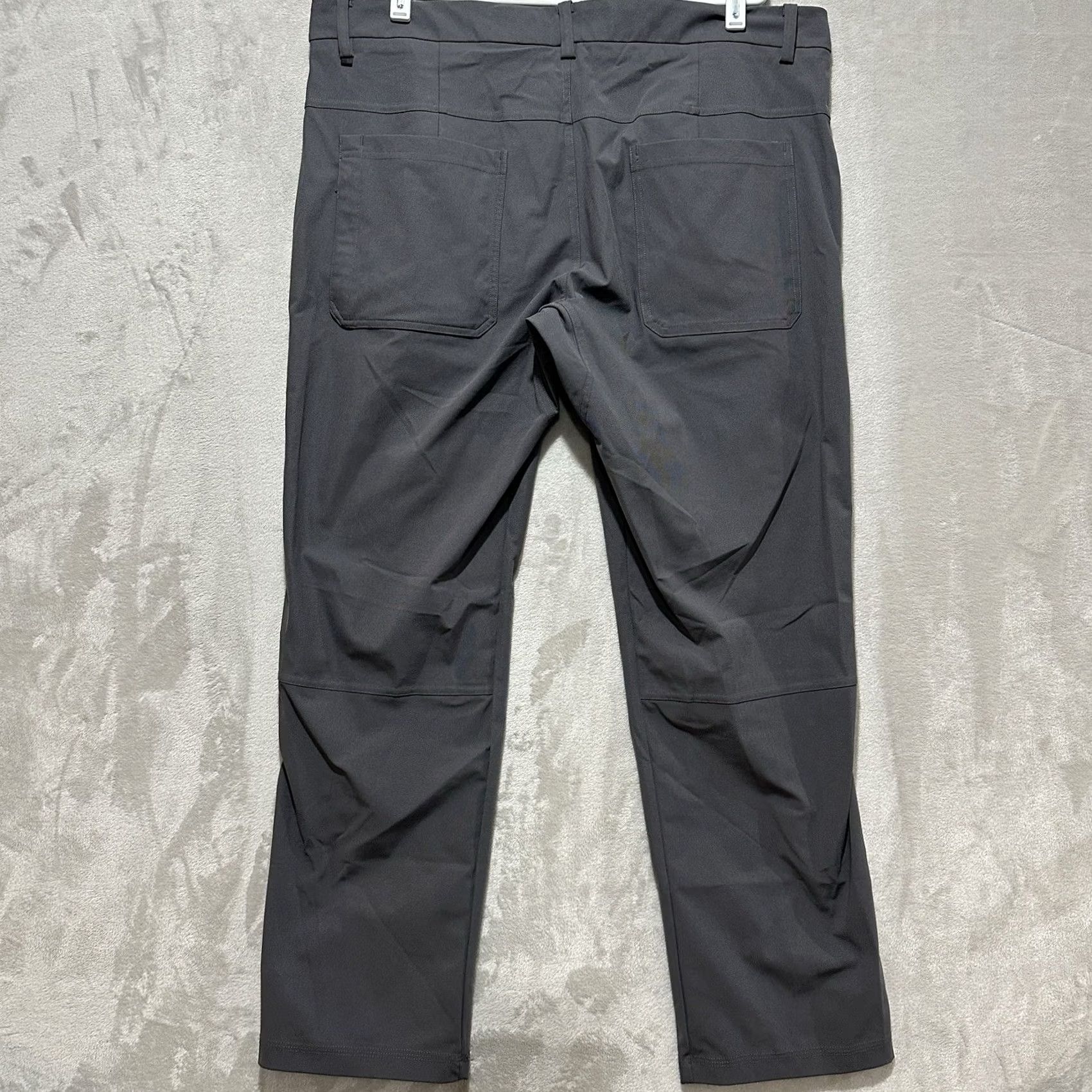 Lululemon Lululemon Athletica ABC Pants Men 40 Dark Gray Warpstreme Pockets Khakis Flat Front 5-Pocket Classic Casual Size US 40 / EU 56 - 2 Thumbnail