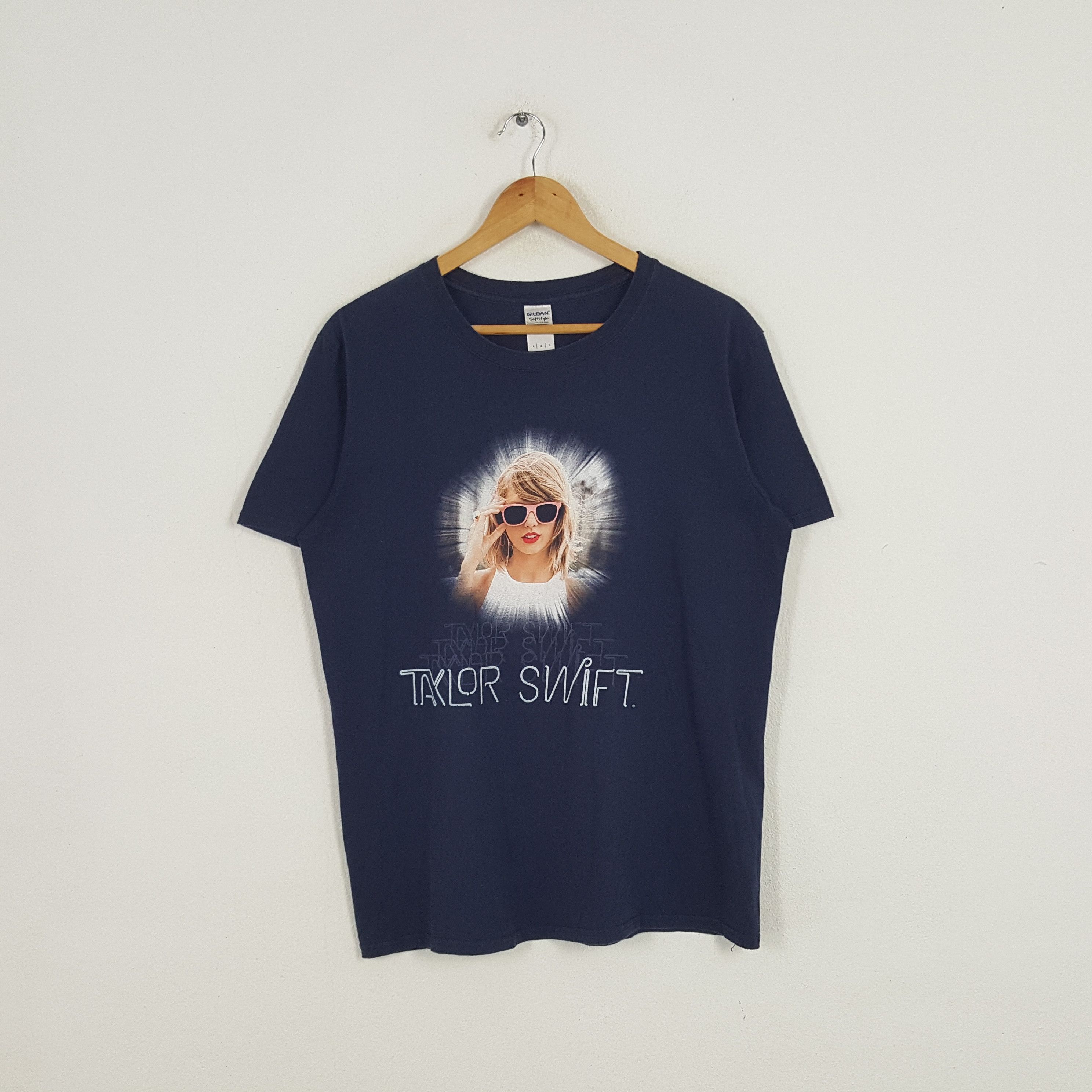 Band Tees × Vintage Vintage Taylor Swift American Singer Songwriter Tshirt Size US L / EU 52-54 / 3 - 1 Thumbnail