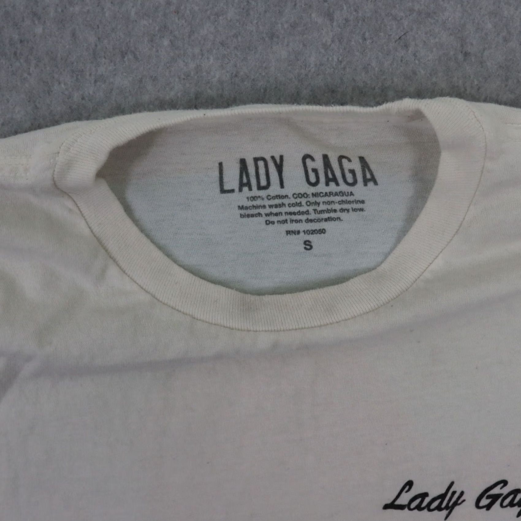 Pinko Lady Gaga WOMENS TShirt Size Small Portrait Pink Hat White Size S / US 4 / IT 40 - 2 Thumbnail