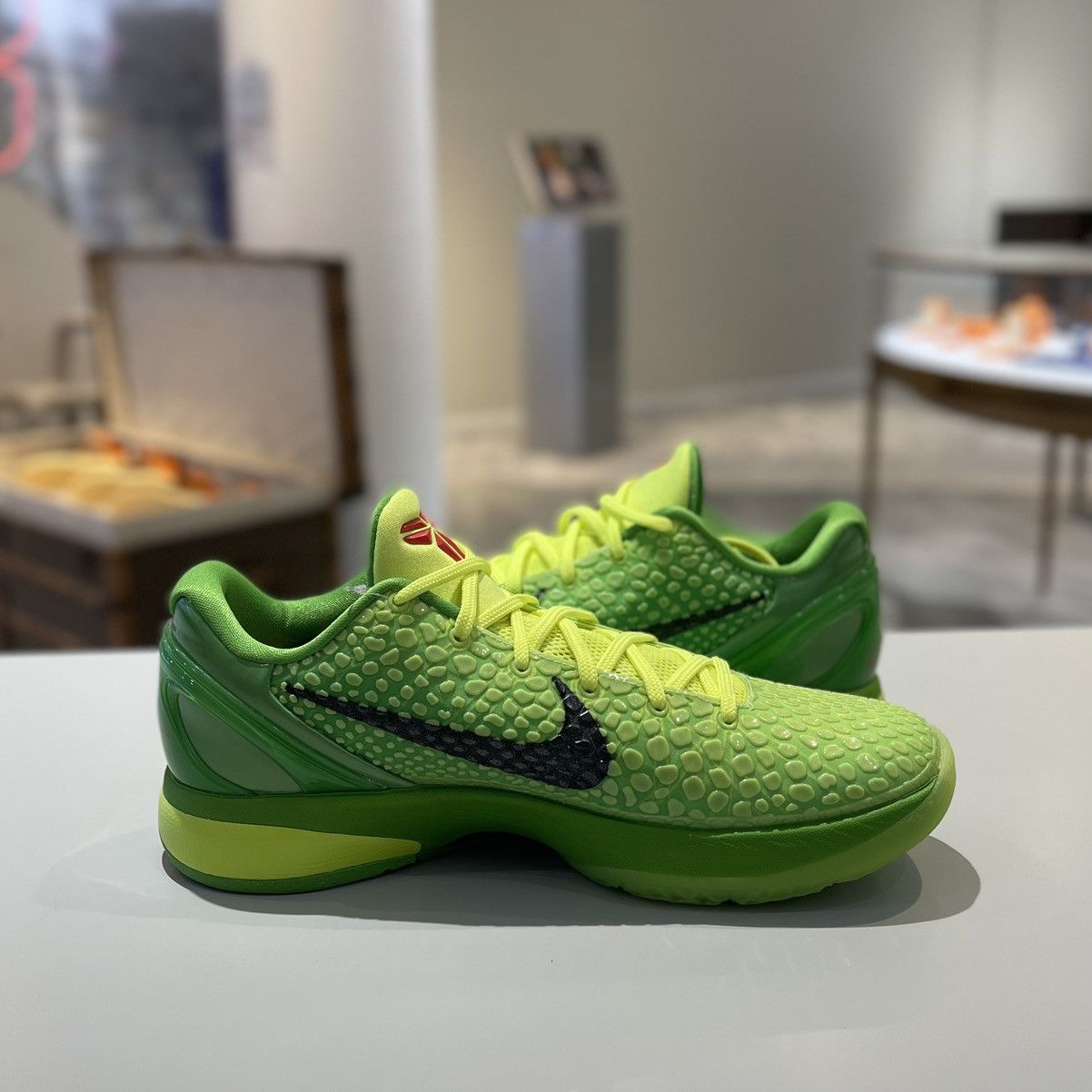 Nike Nike Kobe 6 Protro Grinch (2020) Size US 10.5 / EU 43-44 - 2 Thumbnail
