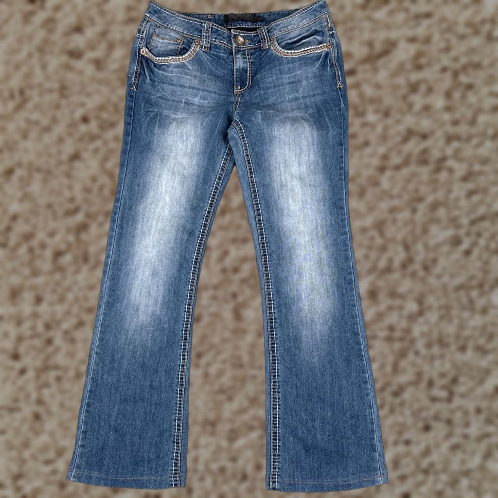 Vintage Rue21 Jeans Juniors 7 Blue Denim Mid Rise Bootcut 30x29 Cotton Womens Jeans 5-Pocket Embroidered Rhinestone Blue Denim Style American Designer Size 28" / US 6 / IT 42 - 1 Thumbnail