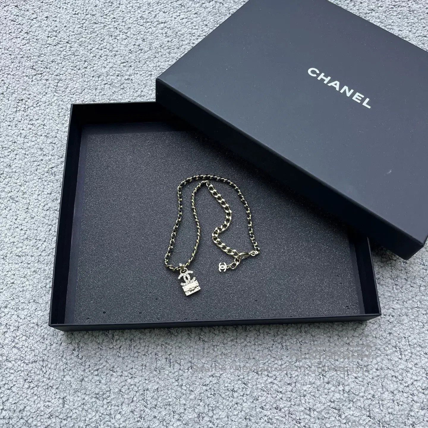 Chanel Chanel Gold Double C Bag Pendant Necklace. Size ONE SIZE - 4 Thumbnail