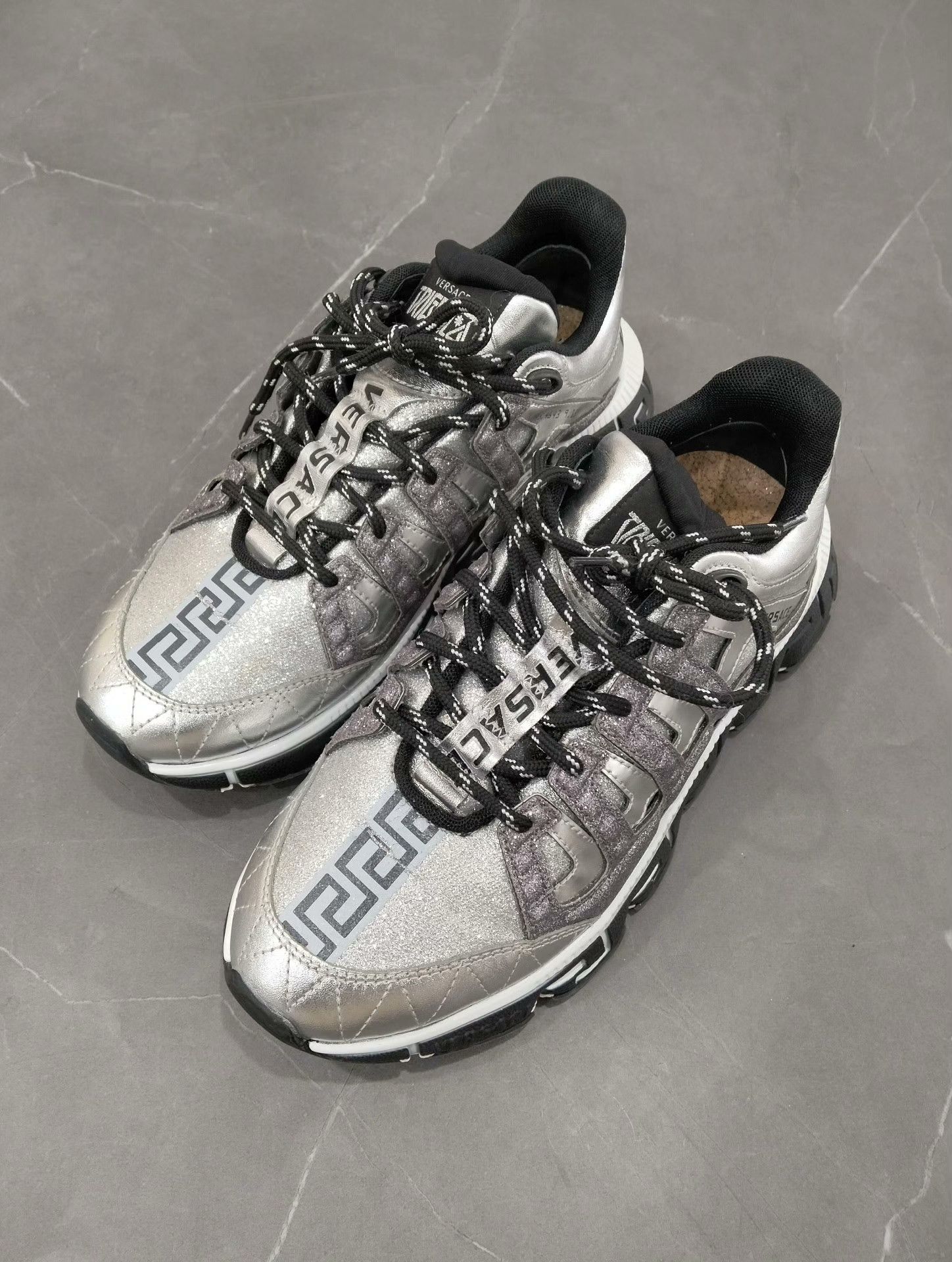 Versace Versace Lowtop Sneakers 40 Men Size US 7.5 / EU 40-41 - 1 Thumbnail