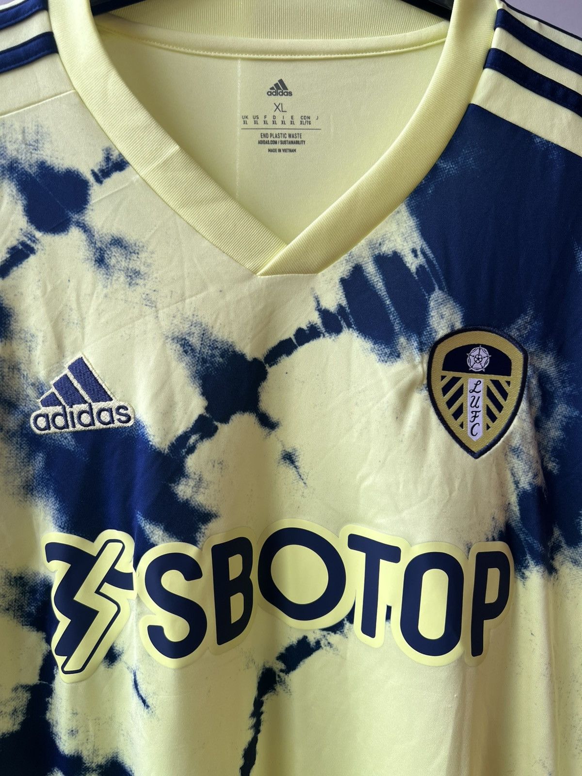 Adidas 2022/23 LEEDS UNITED AWAY SOCCER JERSEY FOOTBALL SHIRT Size US XL / EU 56 / 4 - 4 Thumbnail