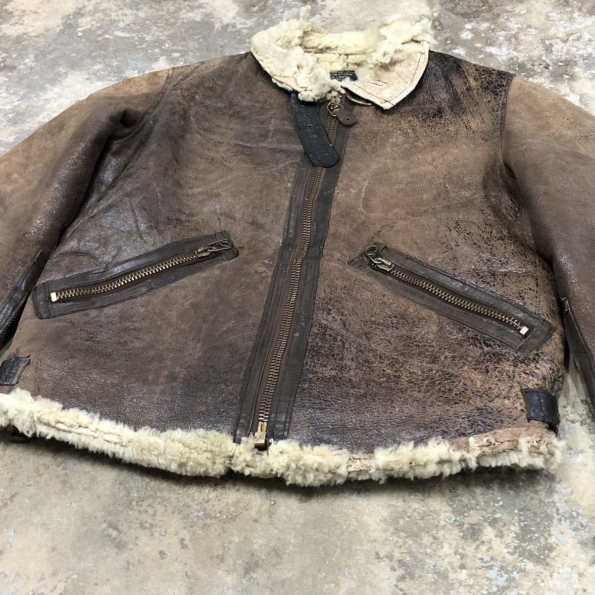 Avirex VTG Avirex THRASHED US Army Air Force Sheepskin B3 Jacket 🇺🇸 Size US M / EU 48-50 / 2 - 3 Thumbnail