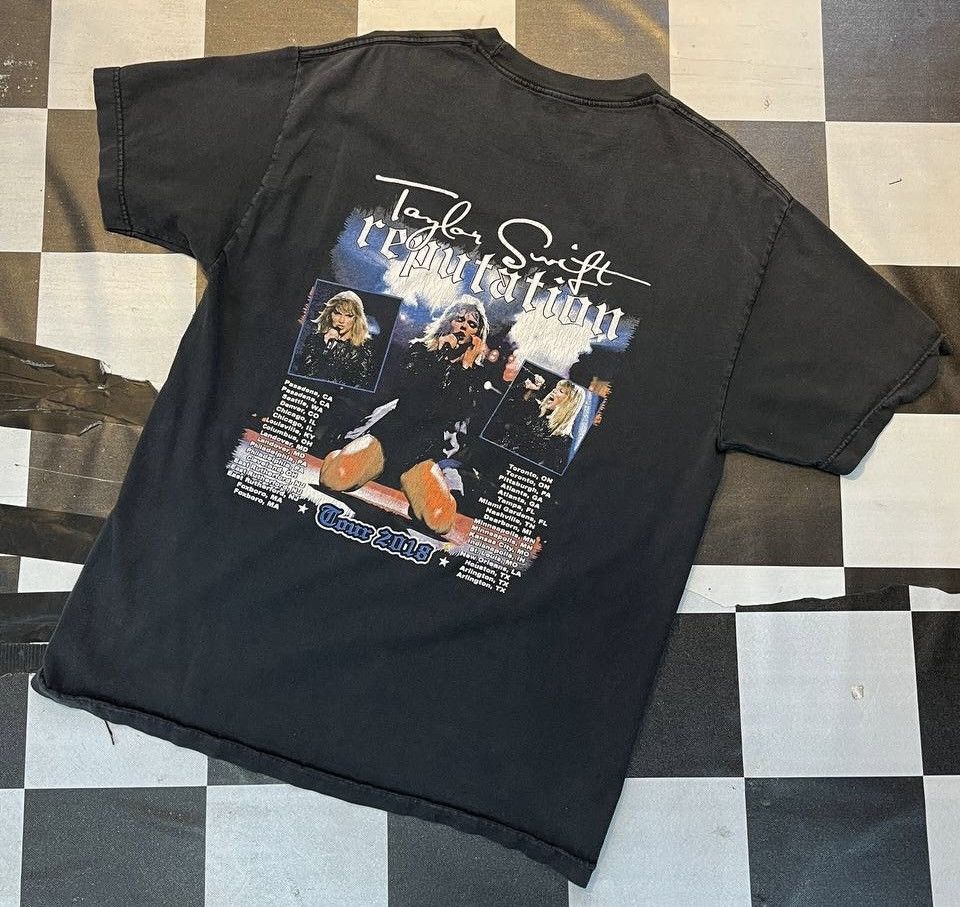 Band Tees REPUTATION TOUR 2018 TAYLOR SWIFT Size US L / EU 52-54 / 3 - 4 Thumbnail