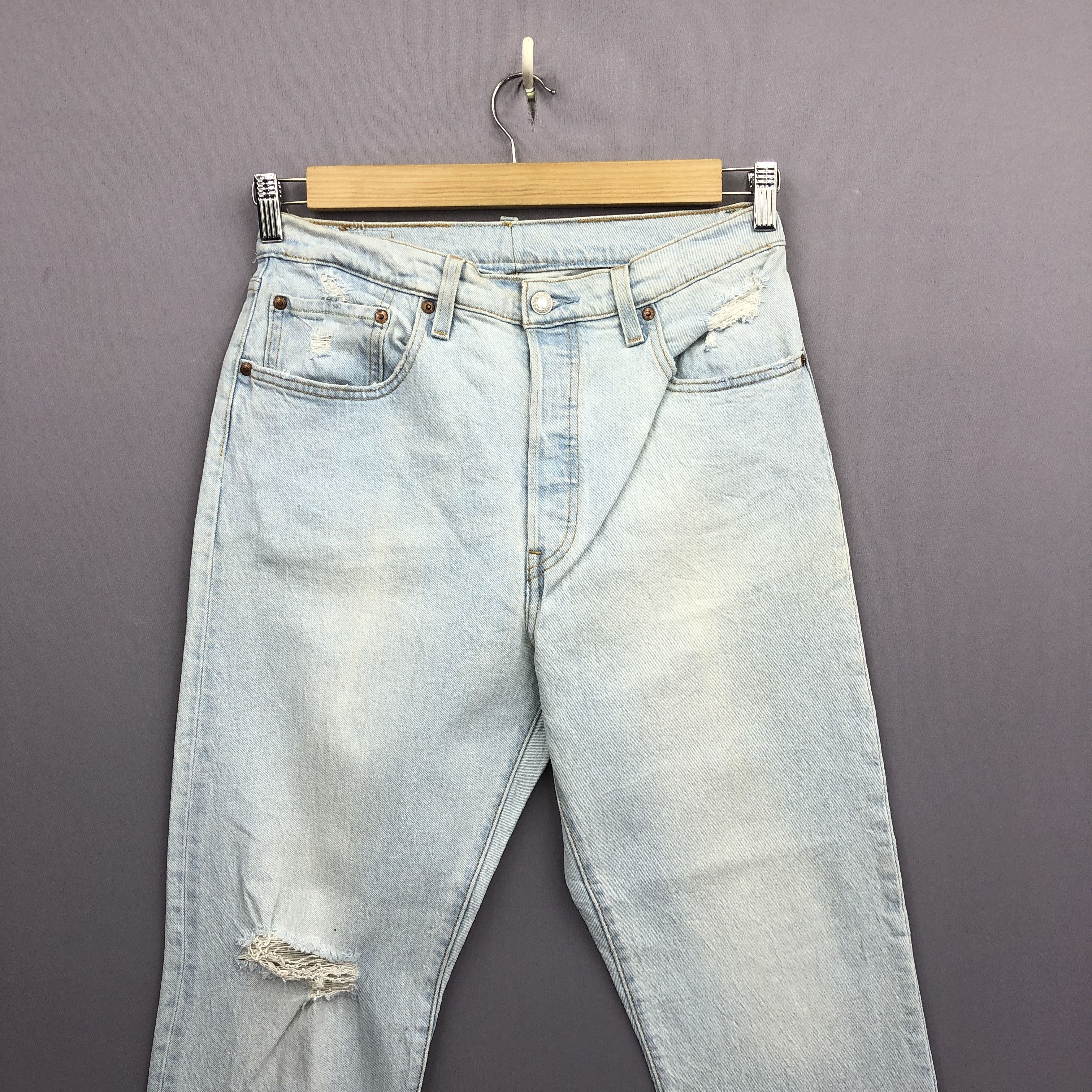 Levi's Vintage Levis 501 Sun Faded Light Wash Jeans Ripped Denim Size 28" / US 6 / IT 42 - 3 Thumbnail