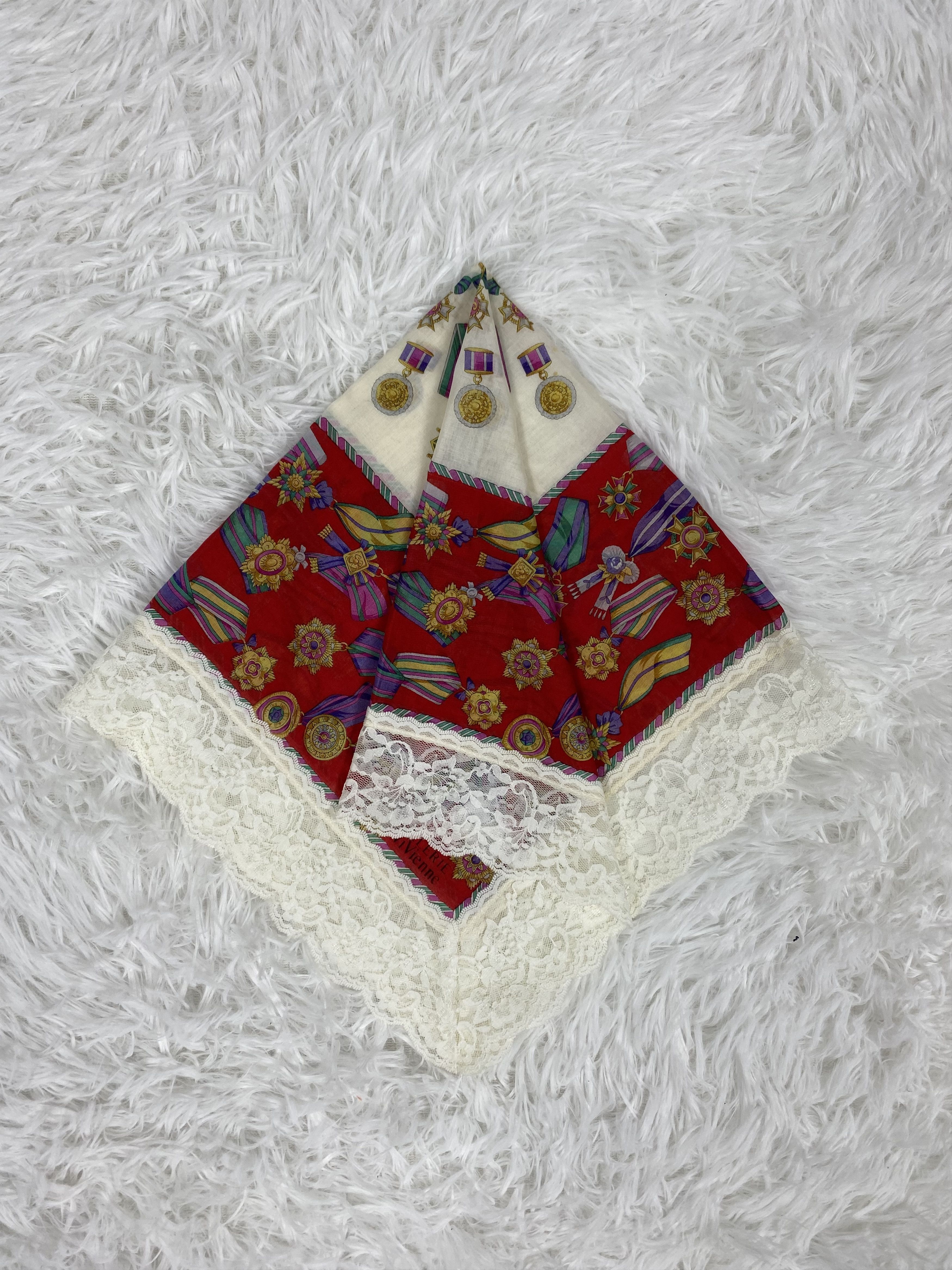 Designer × Vintage Vintage Galerie Vivienne Handkerchief Neckerchief PH0862 Size ONE SIZE - 1 Thumbnail