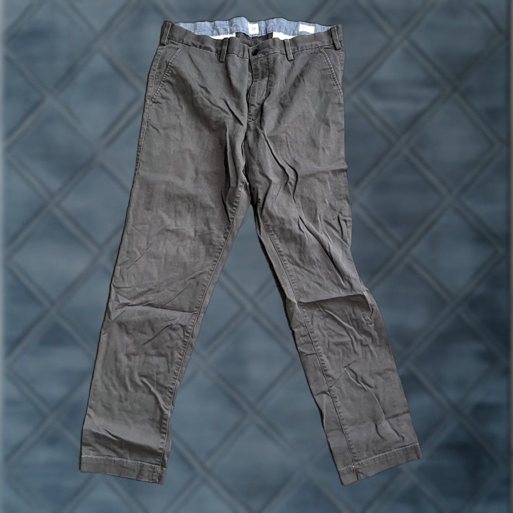Gap Gap Slim Chino Pants Men 36x32 Gray Solid Casual Flat Front Zip Cotton Size US 36 / EU 52 - 1 Thumbnail