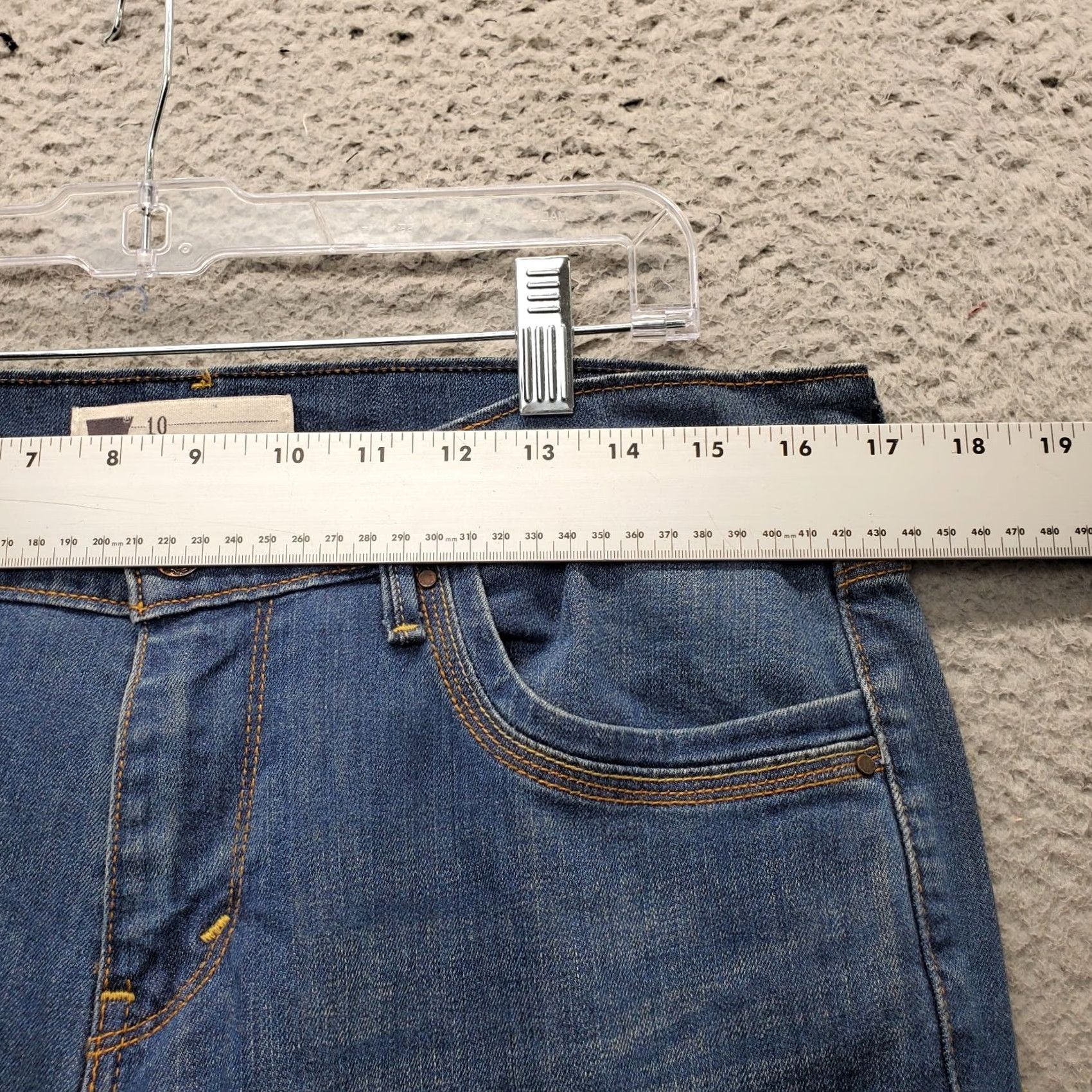 Levi's Levi's Womens Size 10 Blue Denim Capri Jeans Cropped Hem 27" Inseam 17.25" Regular Fit 34" Waist Red Tab Double Stitch Pockets Size 32" / US 10 / IT 46 - 4 Thumbnail