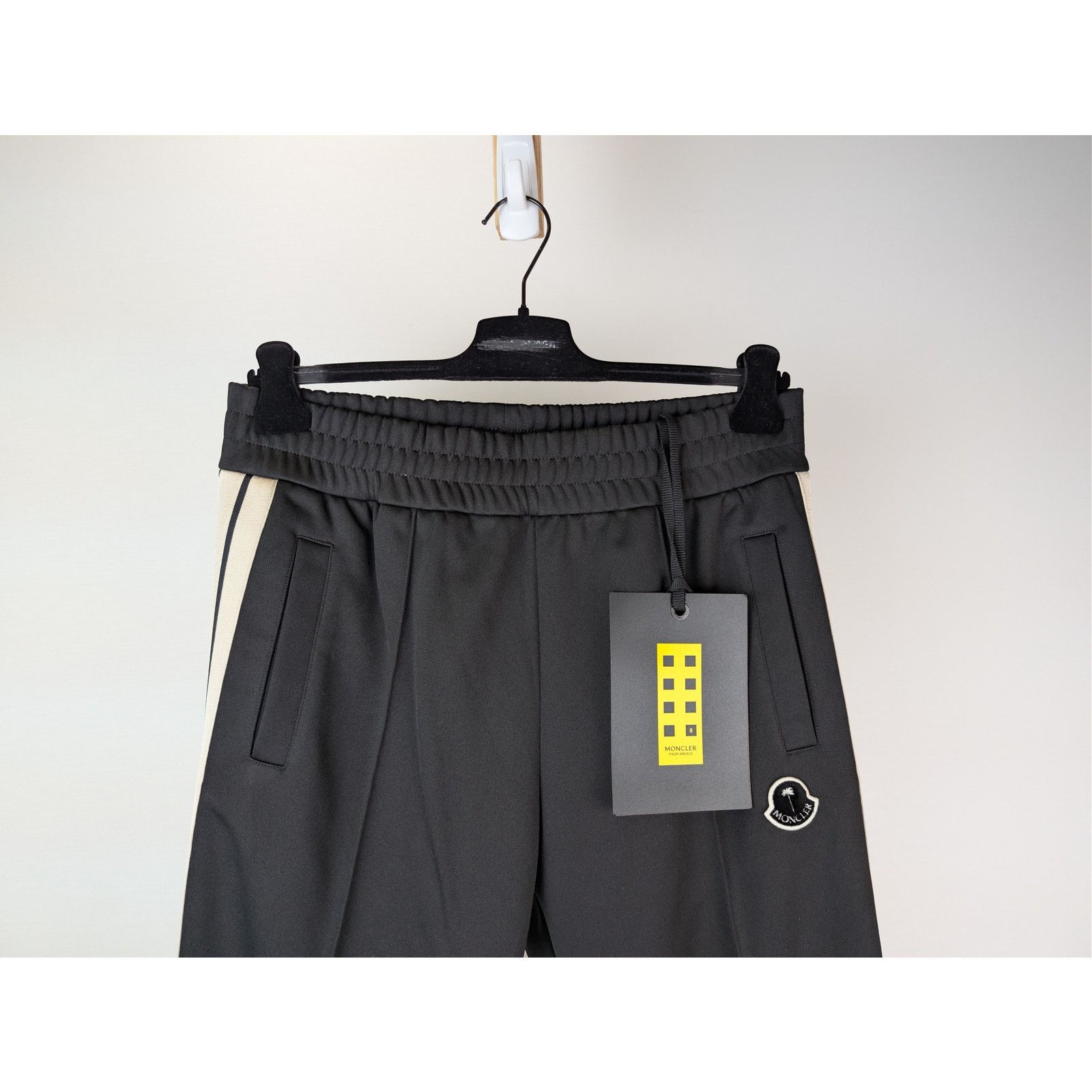 Moncler × Palm Angels o1rshd1 Sweat Bottoms Track Pants in Black / White Size US 30 / EU 46 - 3 Thumbnail