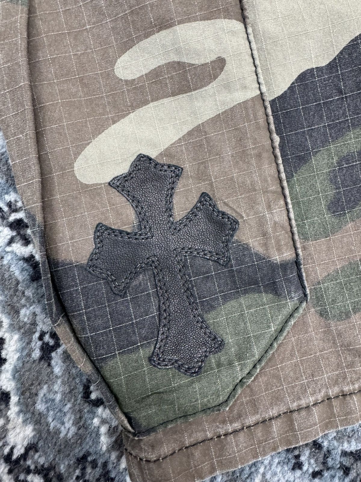 Chrome Hearts Chrome hearts Camo cargo shorts with patch Size US 31 - 2 Thumbnail