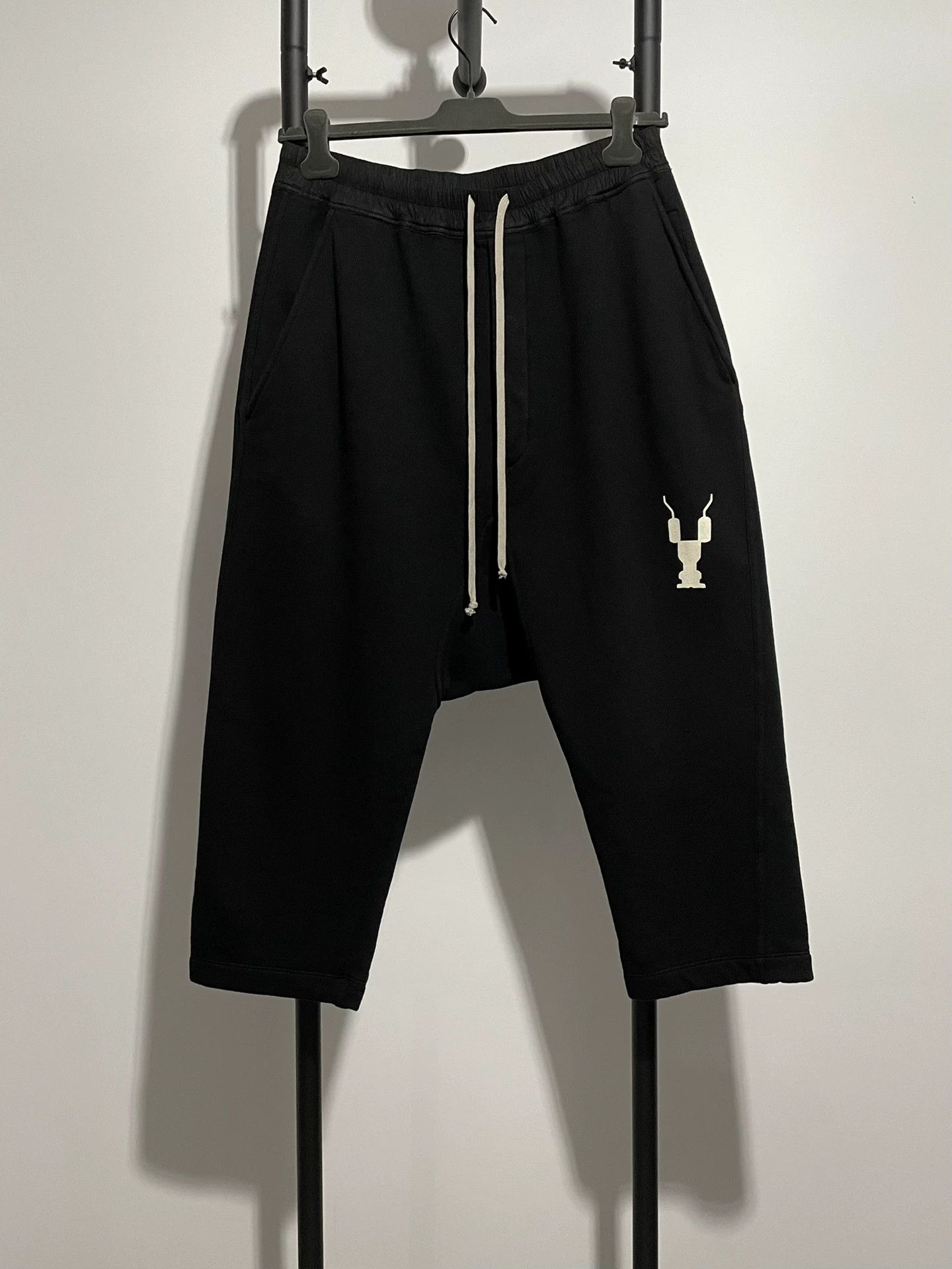 Rick Owens rick owens black cropped sweatpants Size US 30 / EU 46 - 1 Thumbnail