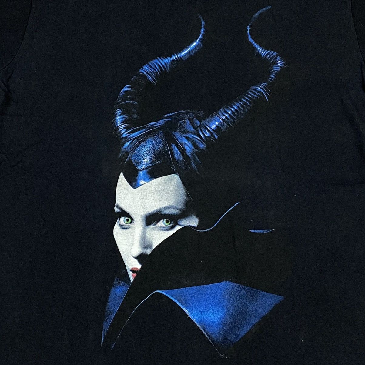 Disney × Vintage Movie maleficient angelina jolie film disney Size US M / EU 48-50 / 2 - 2 Thumbnail