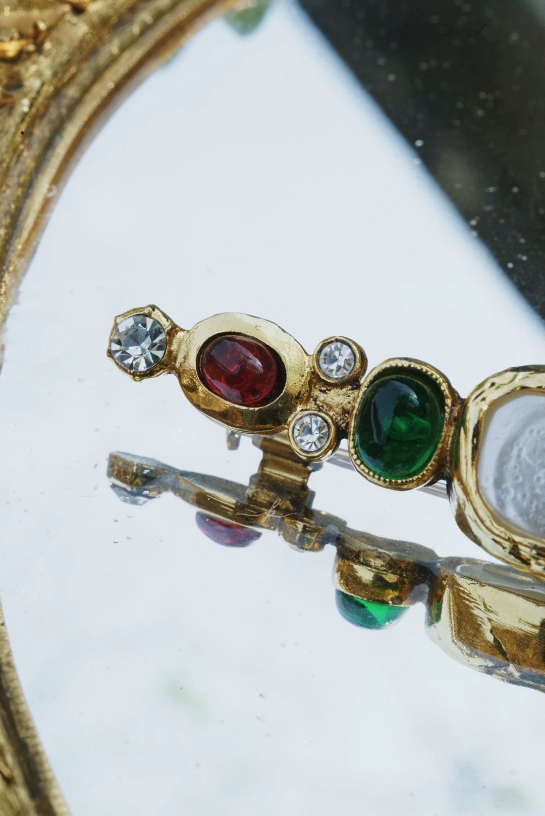 Chanel CHANEL Vintage Red Green Gripoix Bar Brooch Size ONE SIZE - 4 Thumbnail