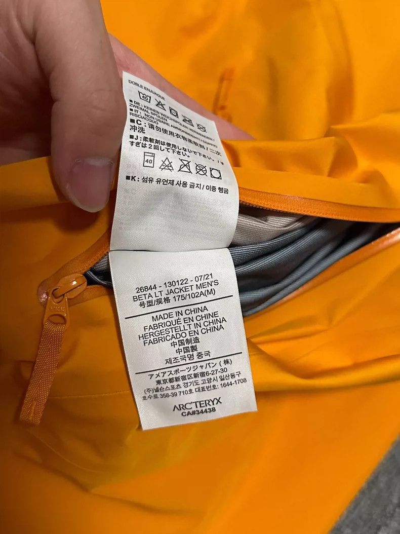 Arc'teryx Arcteryx Beta LT Jacket in Flame Yellow Size M / US 6-8 / IT 42-44 - 6 Thumbnail